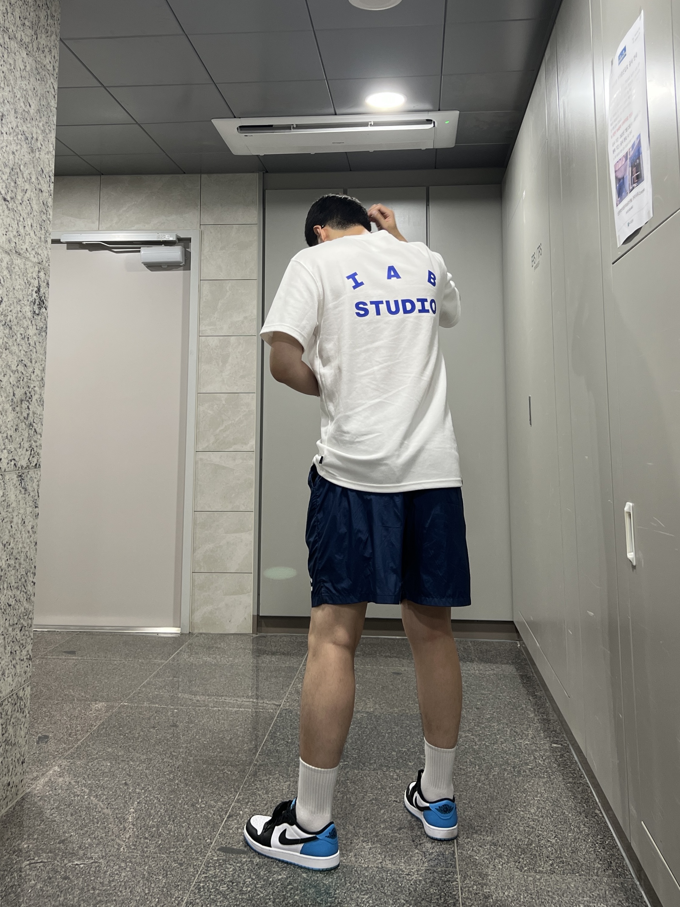 IAB Studio Woven Shorts Navy - The Hyundai Seoul Exclusive, Jordan 1 Retro Low OG Black and Dark Powder Blue 착용 스타일 - 3