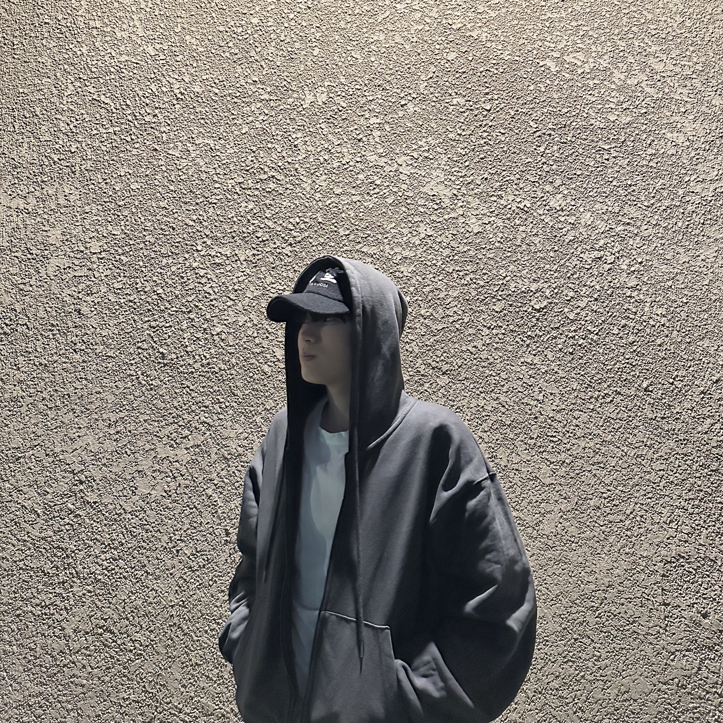 Darkr8m Studio Wool Varsity Cap 착용 스타일