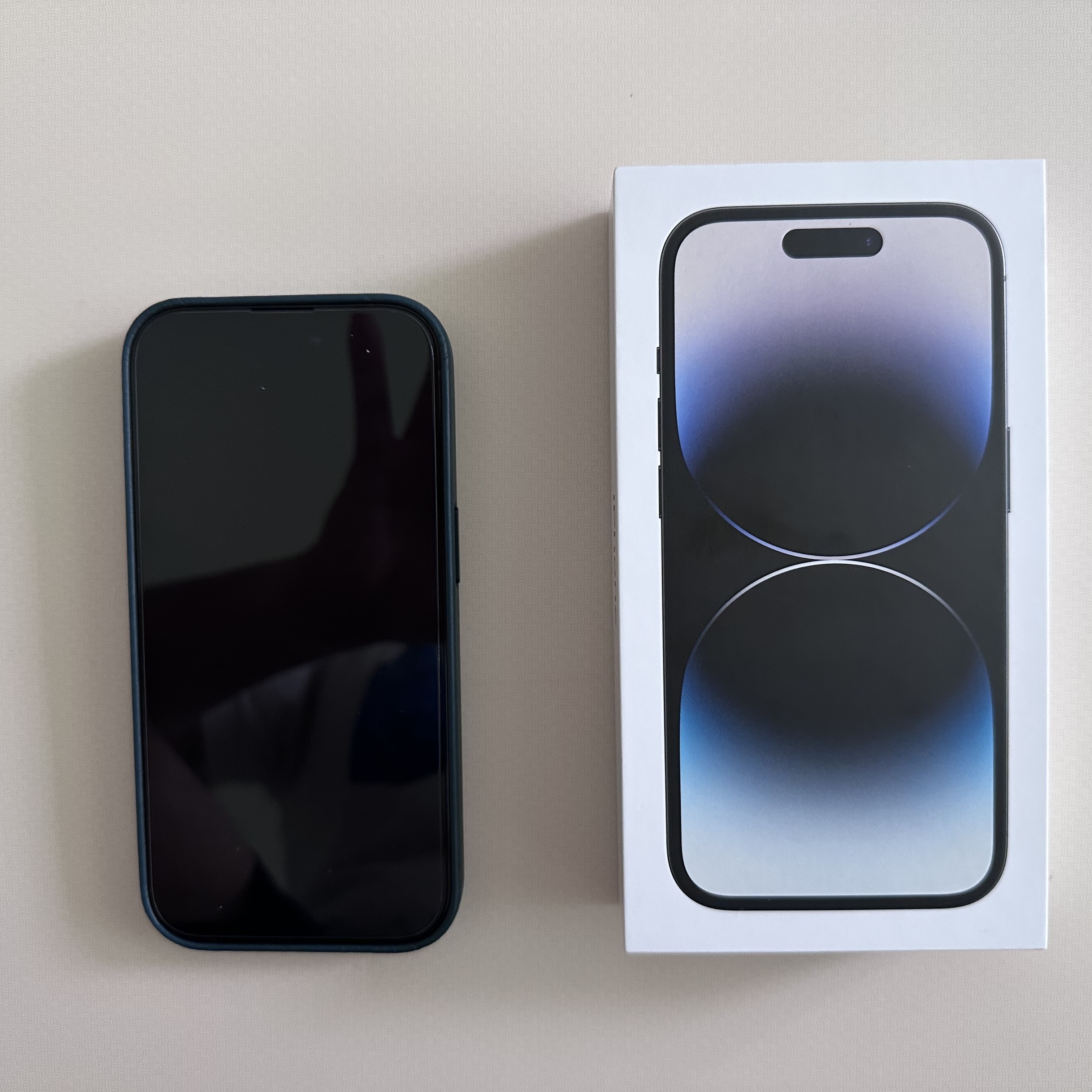 Apple iPhone 14 Pro 256GB Space Black (Korean Ver.) 착용 스타일 - 2