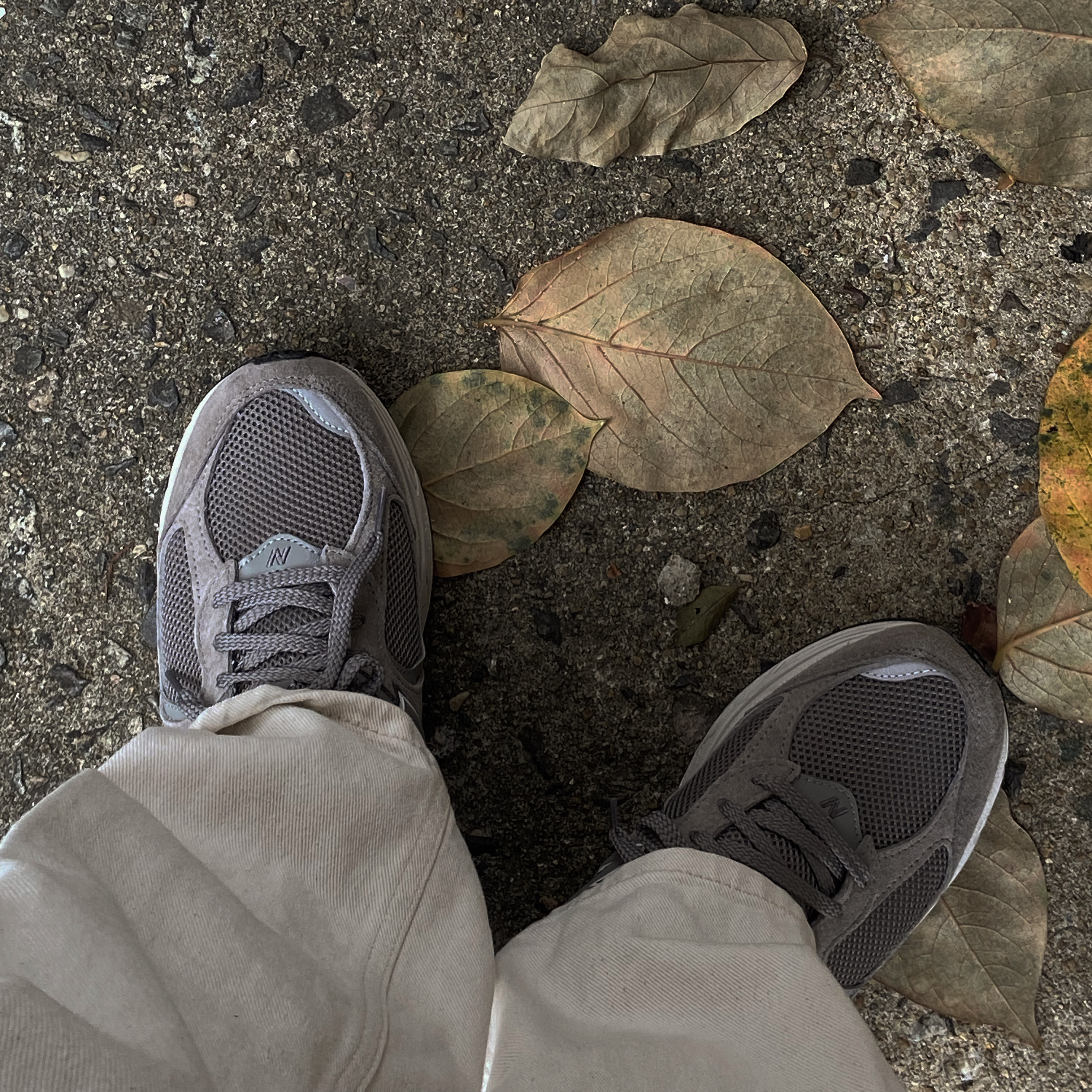 New Balance 2002R Grey 착용 스타일