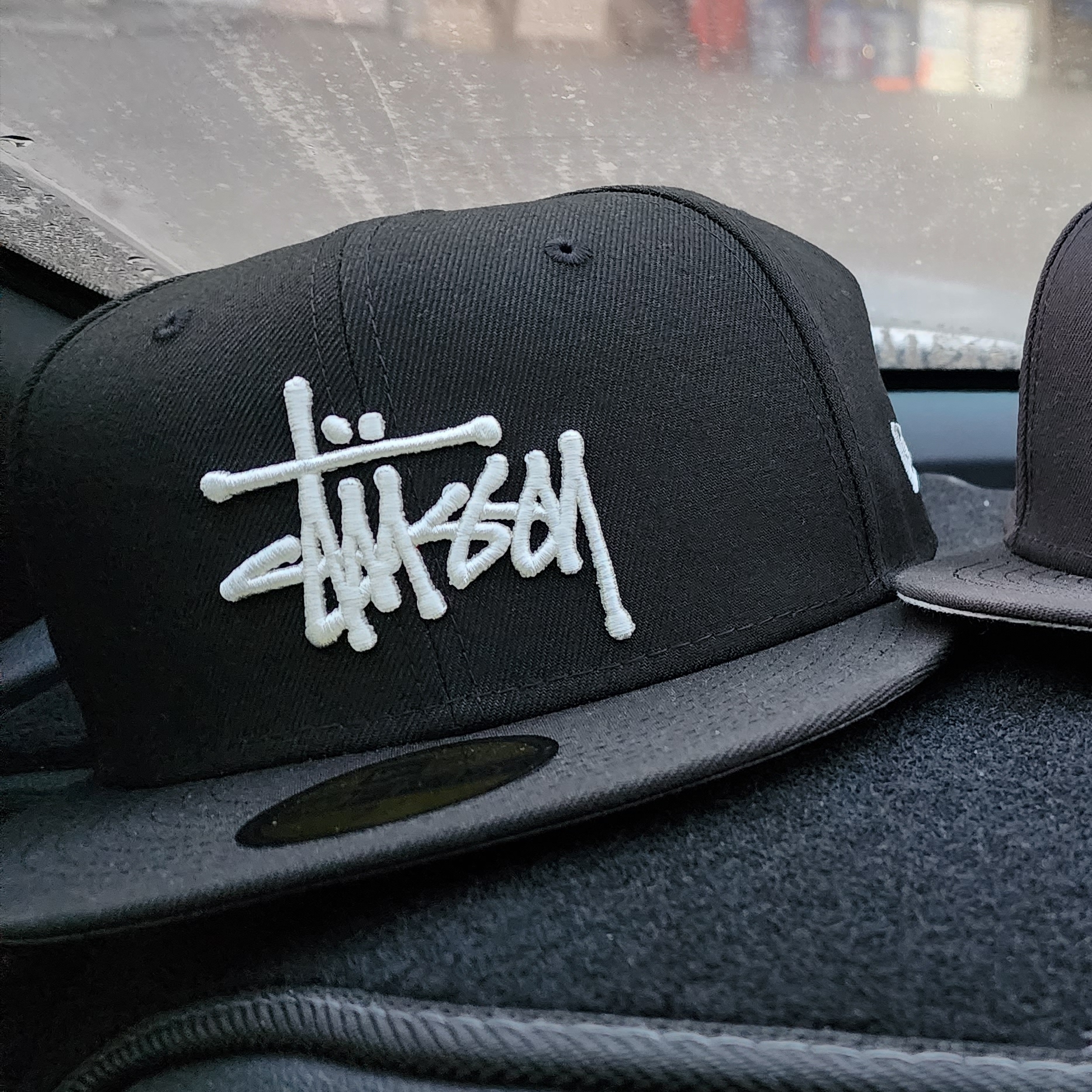 Stussy Authentic New Era Cap Black 착용 스타일
