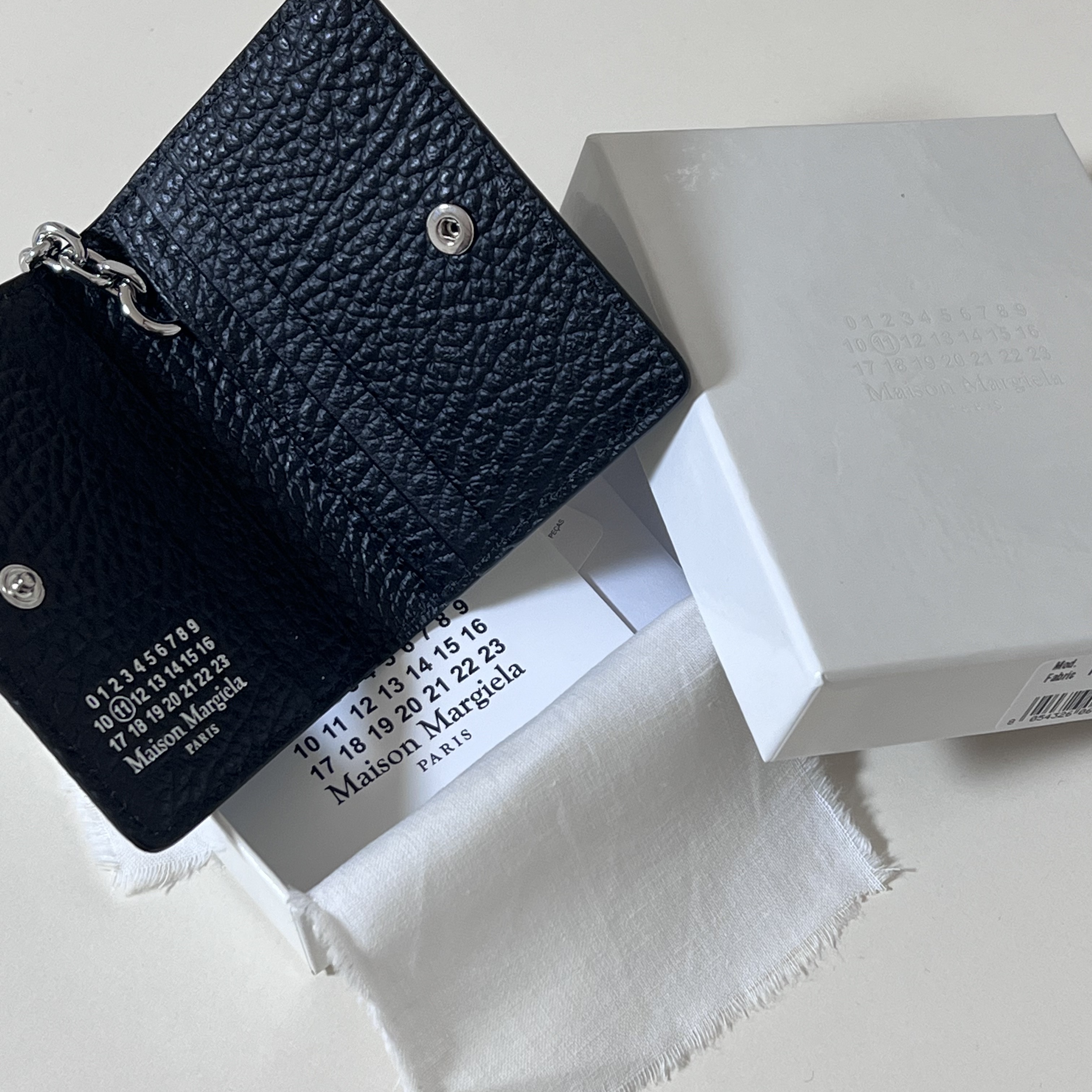 Maison Margiela Keyring Wallet Black 착용 스타일 - 2