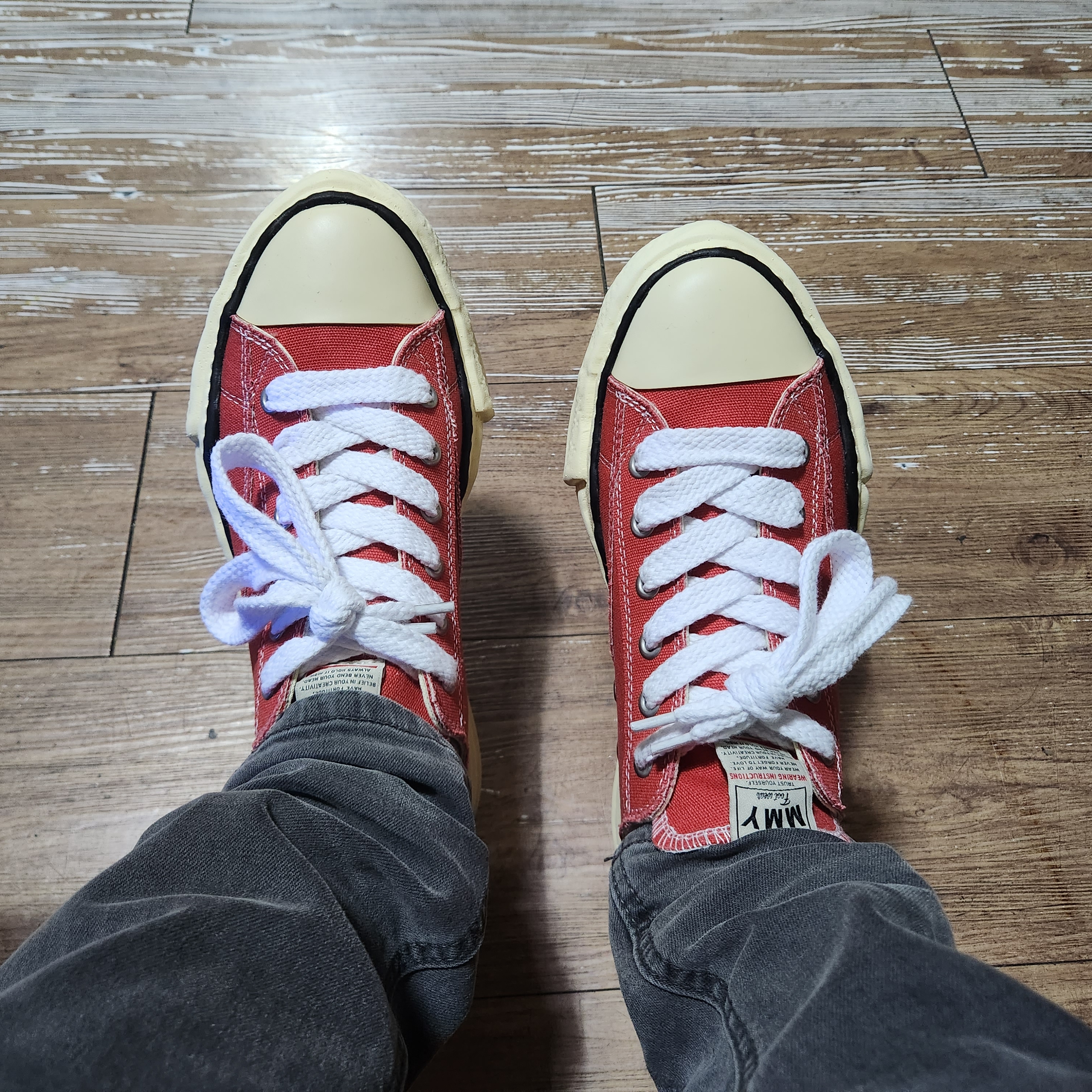 Maison Mihara Yasuhiro Peterson VL OG Sole Canvas Low-top Sneakers Orange 착용 스타일 - 1