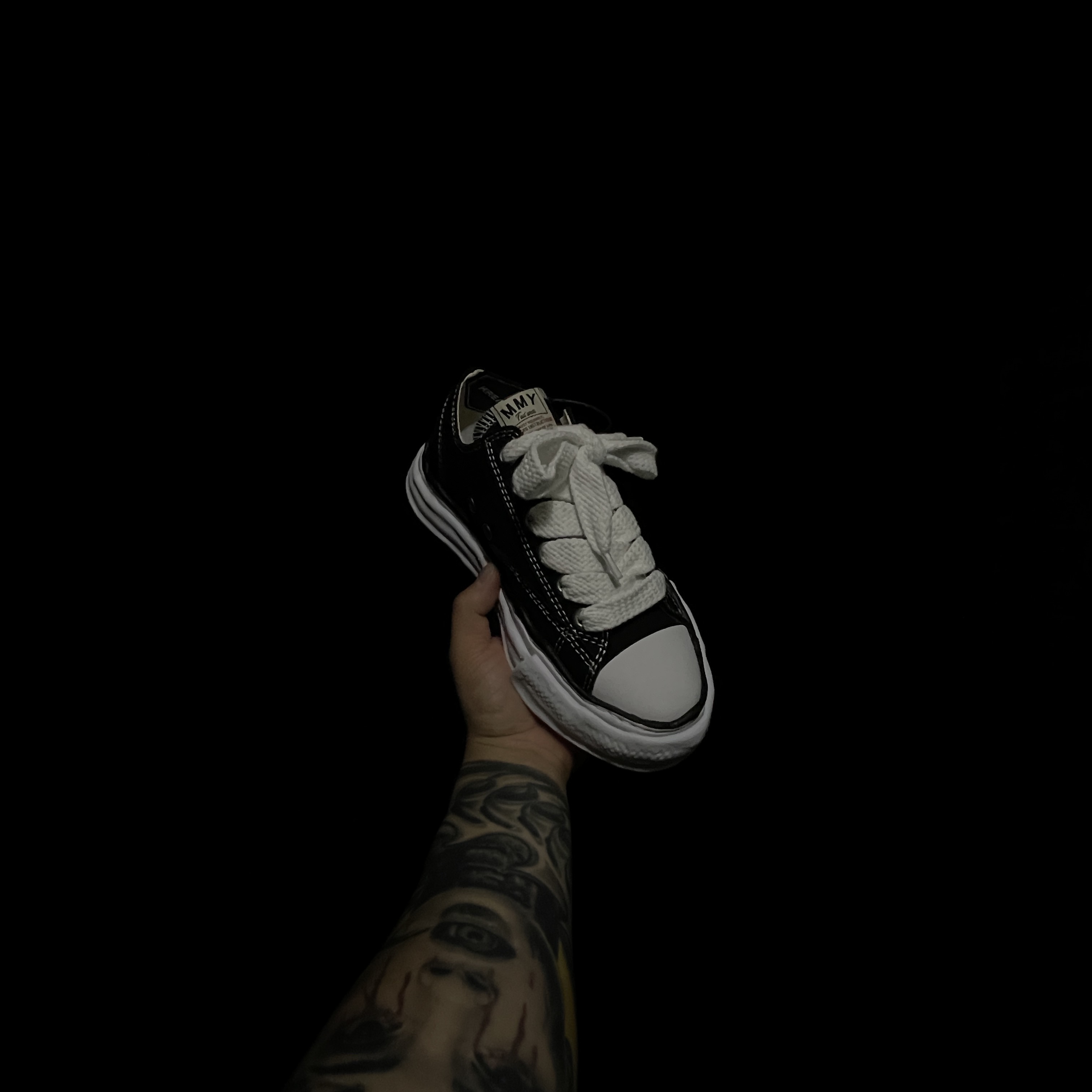 Maison Mihara Yasuhiro Peterson OG Sole Canvas Low Sneakers Black 착용 스타일 - 2