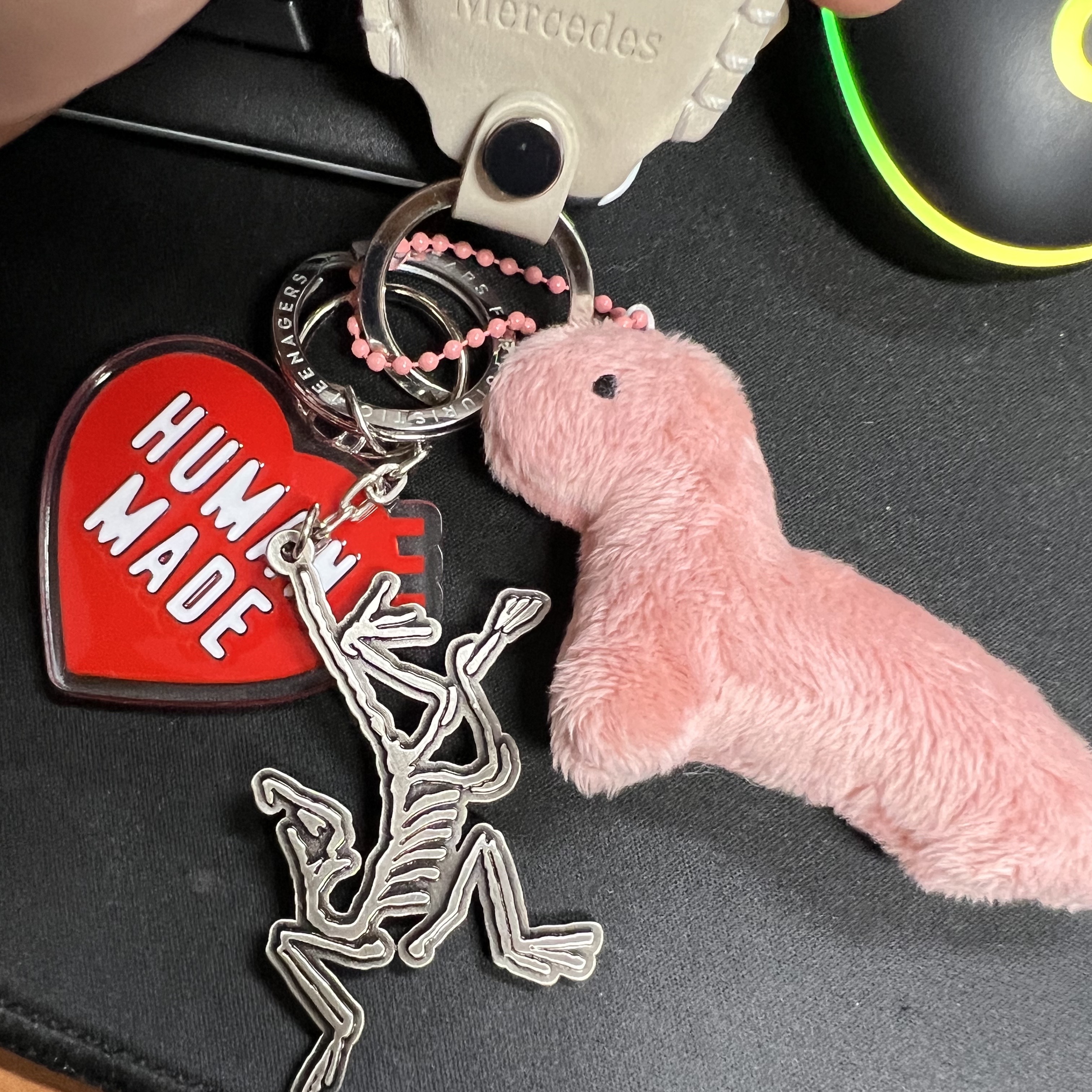 Arc'teryx Keyring Metal, Human Made Heart Keyring Red 착용 스타일
