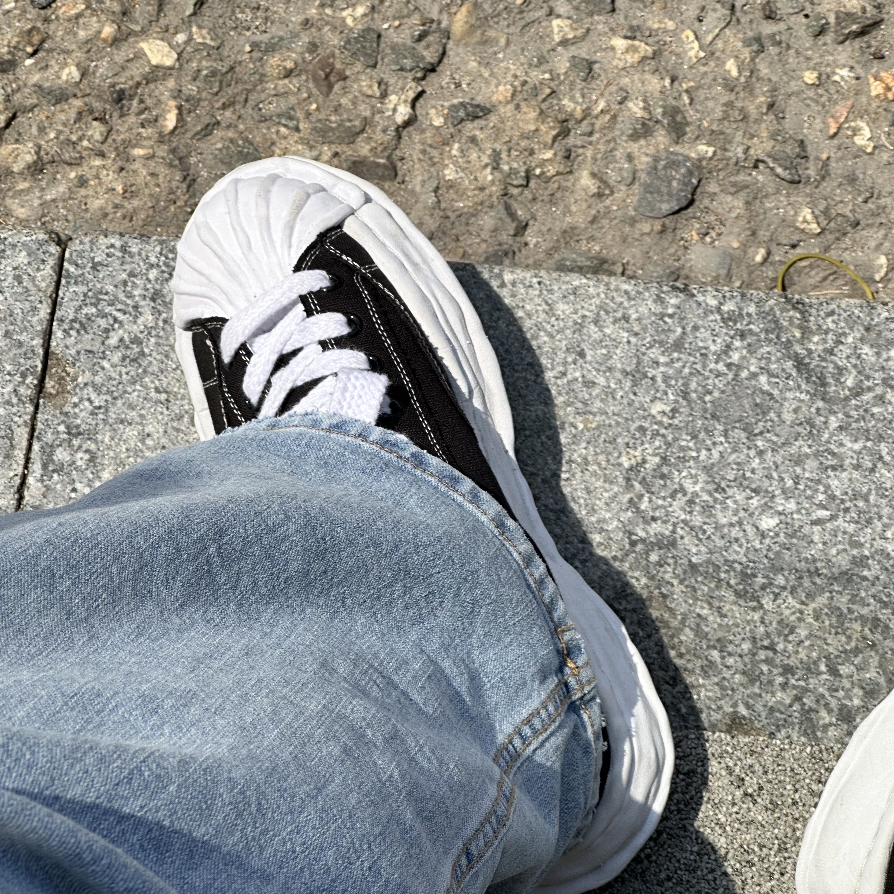 Maison Mihara Yasuhiro Blakey OG Sole Canvas Low-top Sneakers Black White 착용 스타일