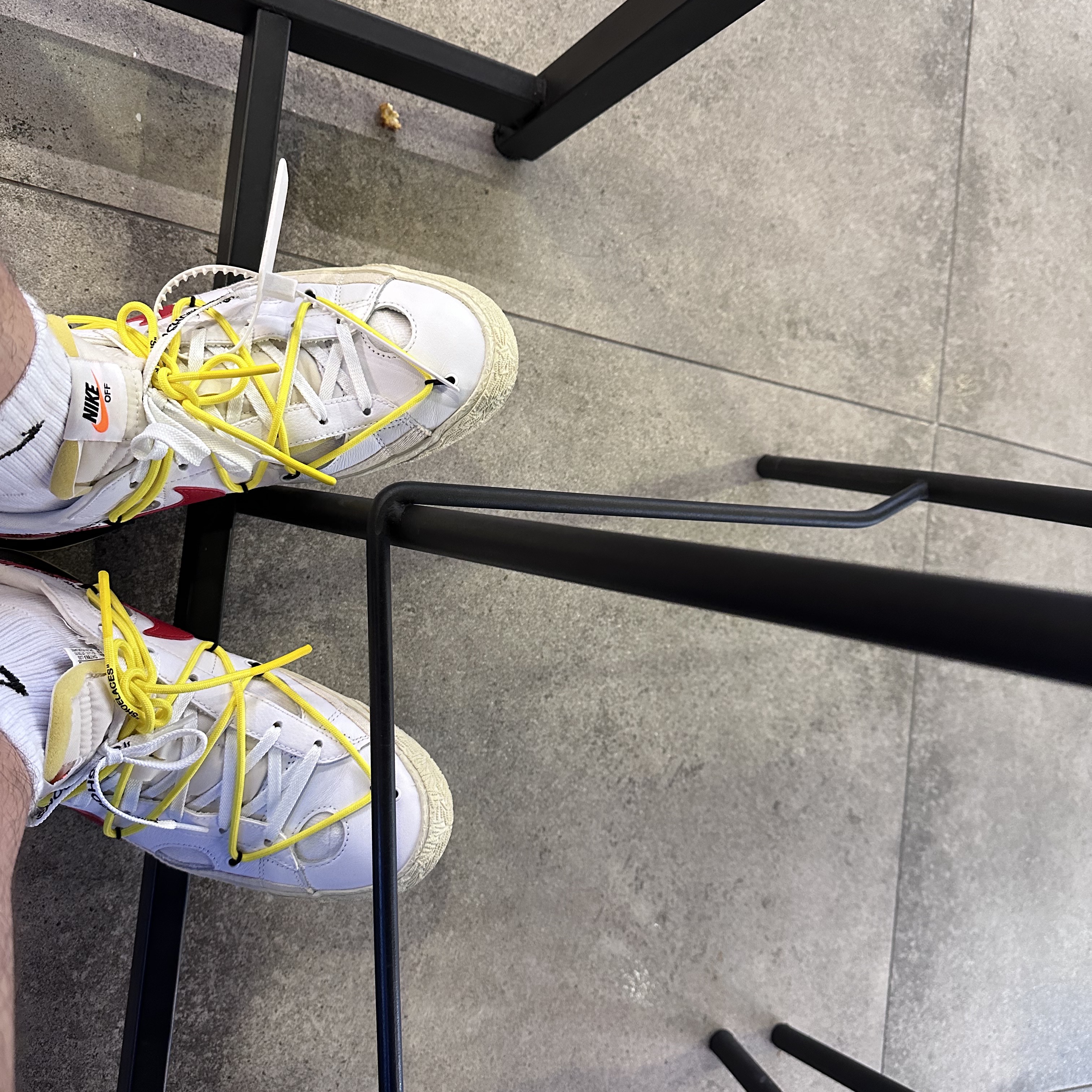 Nike x Off-White Blazer Low '77 White and University Red 착용 스타일