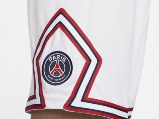 Nike Paris Saint-Germain 2022/23 Dri-Fit Stadium 4th Soccer Shorts White (Non Marking Ver.) 착용 스타일