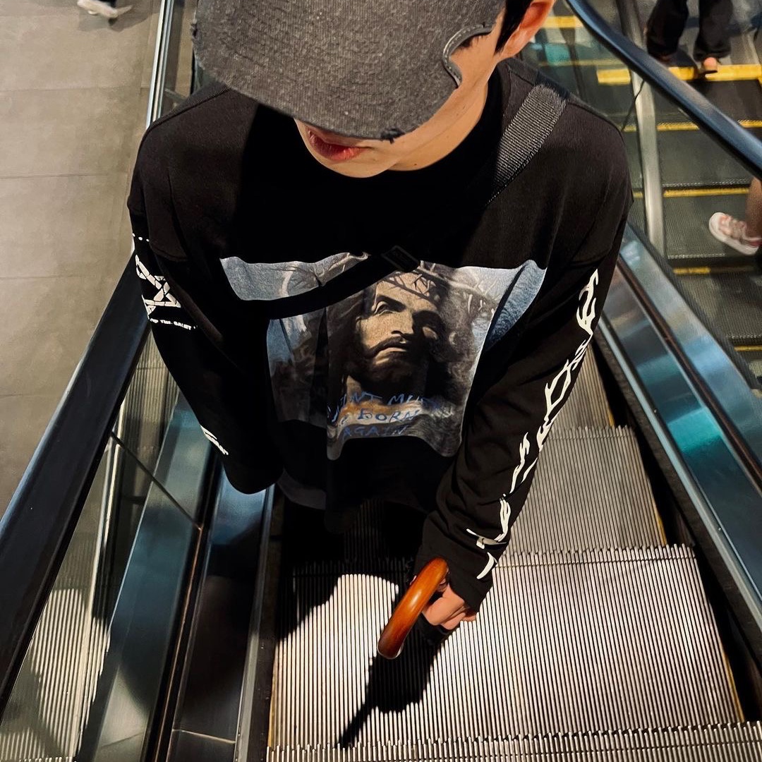 [KREAM 단독] Ourpas 061 Saint Long Sleeve Black 착용 스타일
