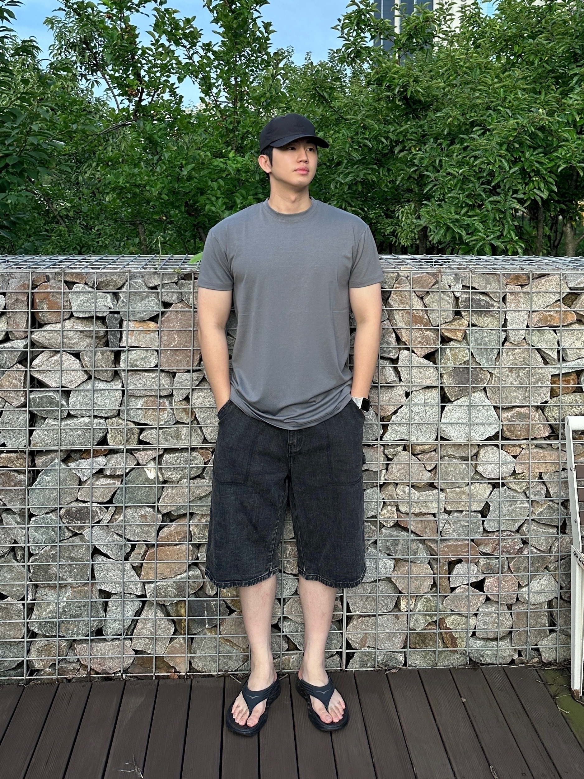 Hoka Ora Recovery Flip Black 착용 스타일 - 4