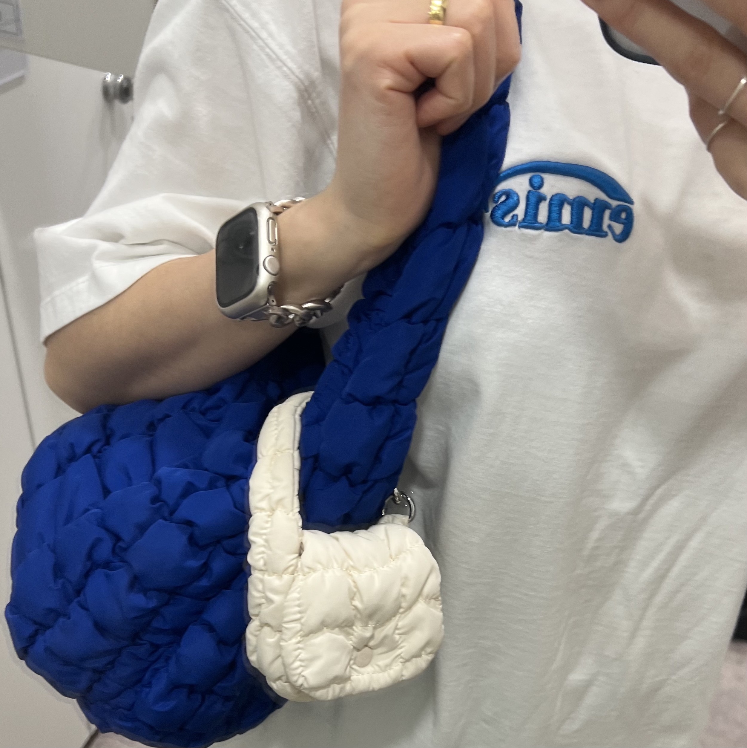 COS Quilted Mini Bag Blue, COS Quilted Nano Bag Beige 착용 스타일