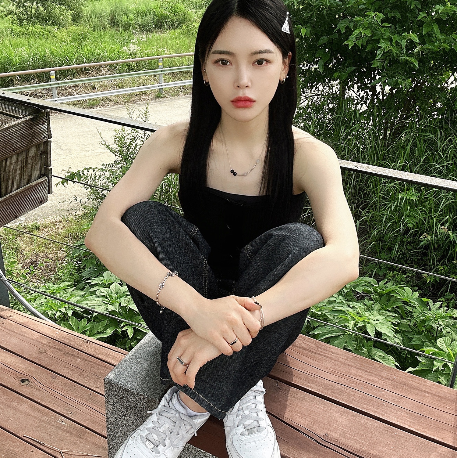 Nike Air Force 1 '07 Low White, (W) Prada Metal Hair Clips Black 착용 스타일 - 1