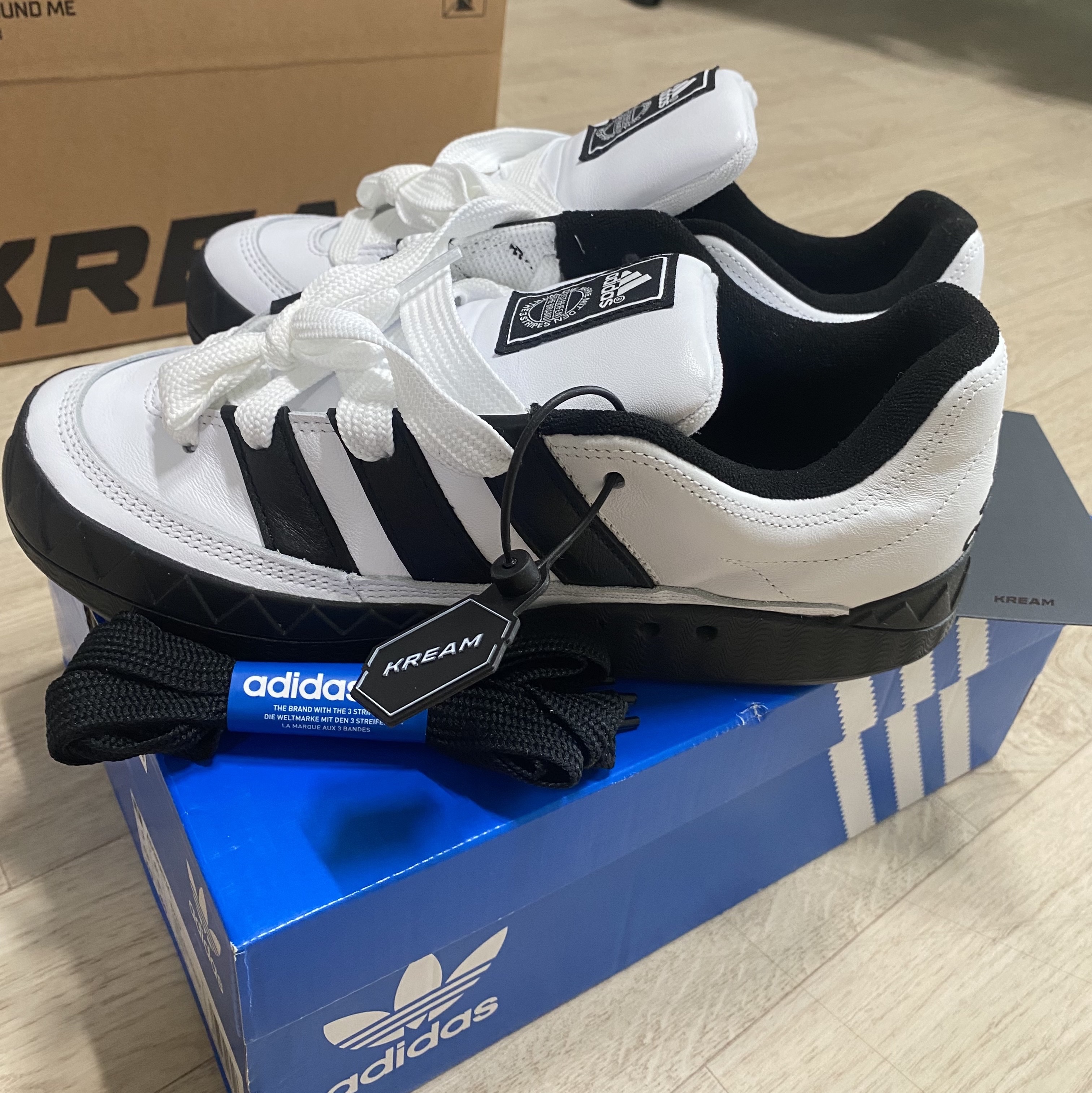 Adidas x Atmos Adimatic White Black 착용 스타일
