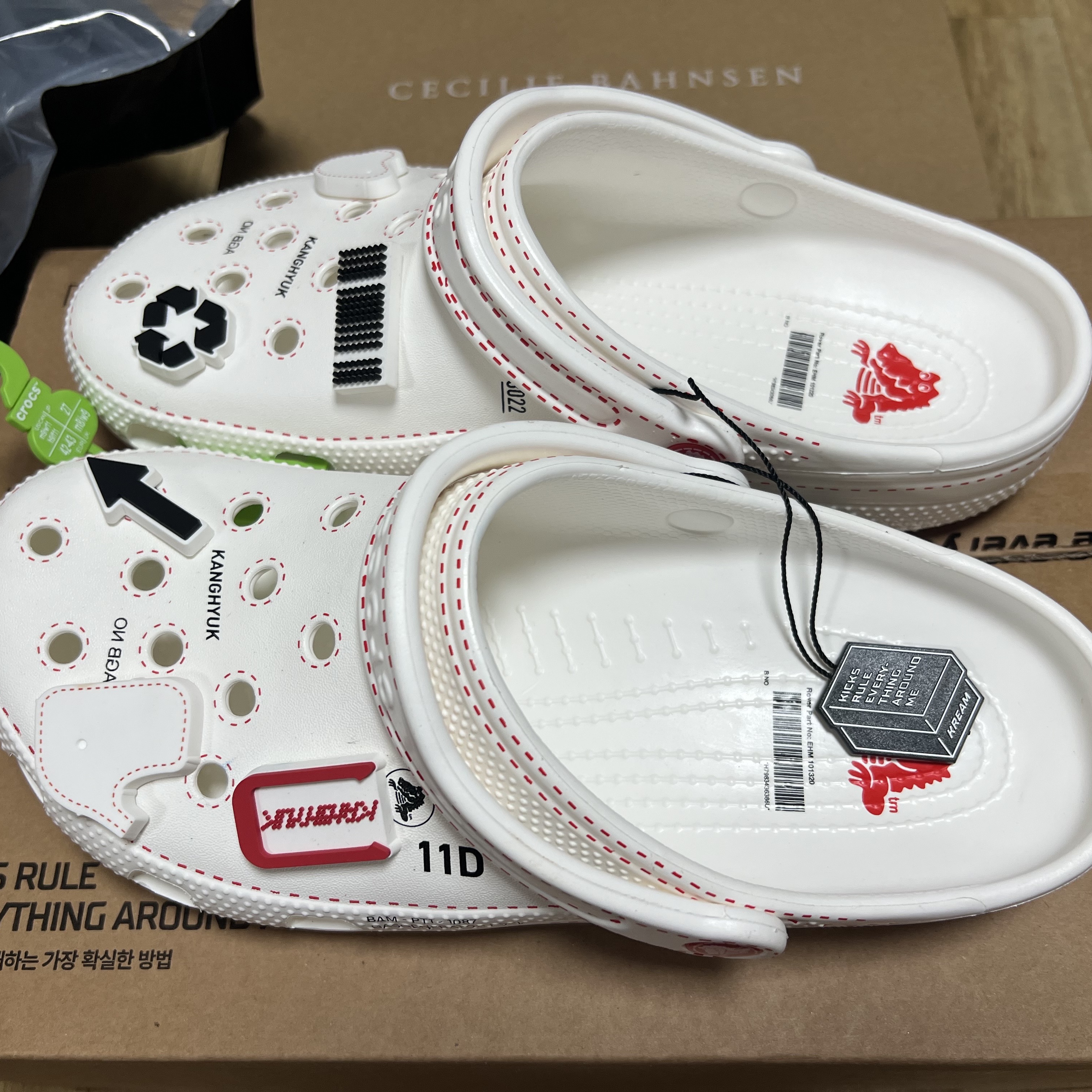 Crocs x Kanghyuk Classic Clog White 착용 스타일 - 1