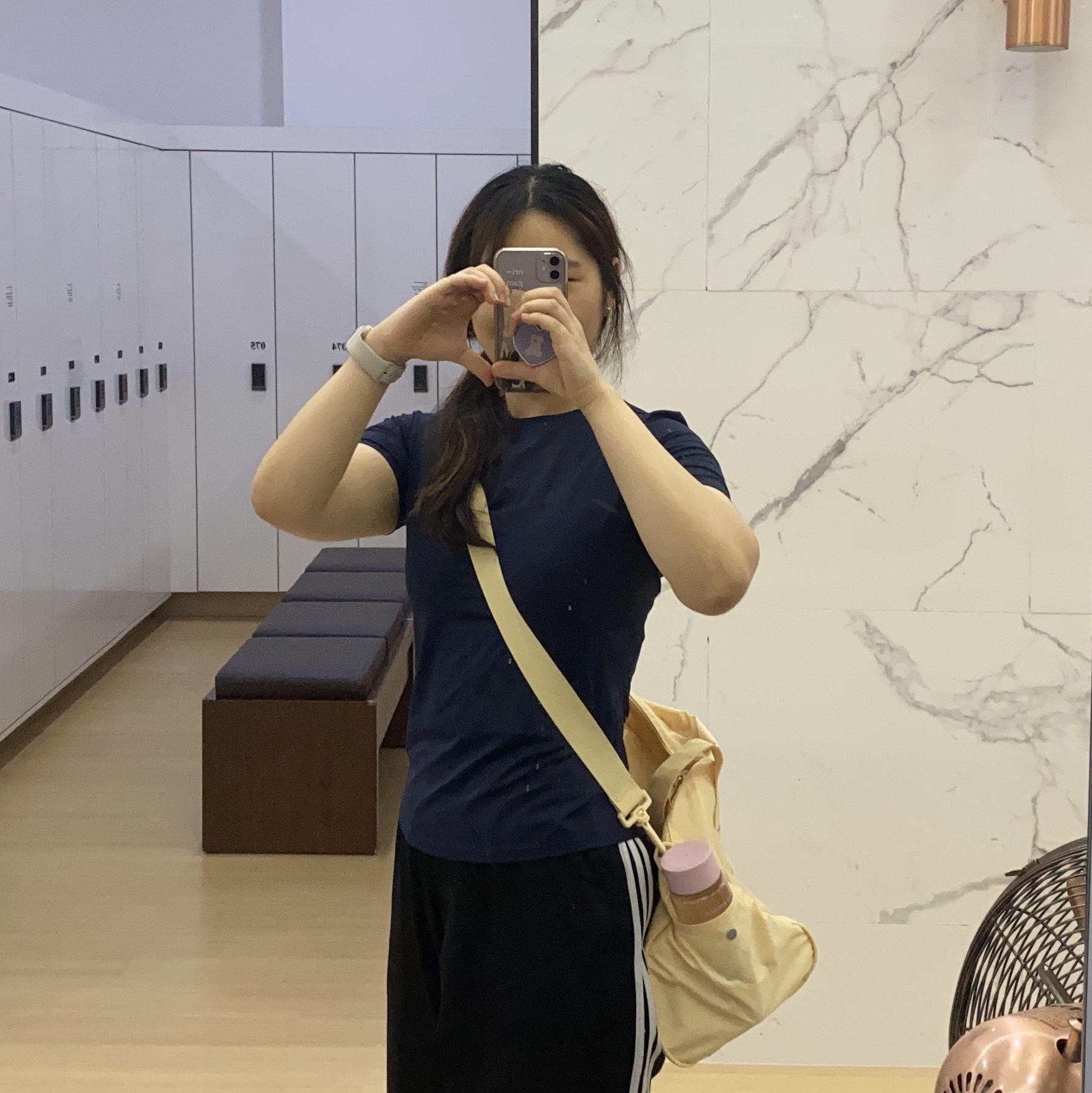 Nike Gym Club Duffle Bag 24L Pale Vanilla 착용 스타일 - 2
