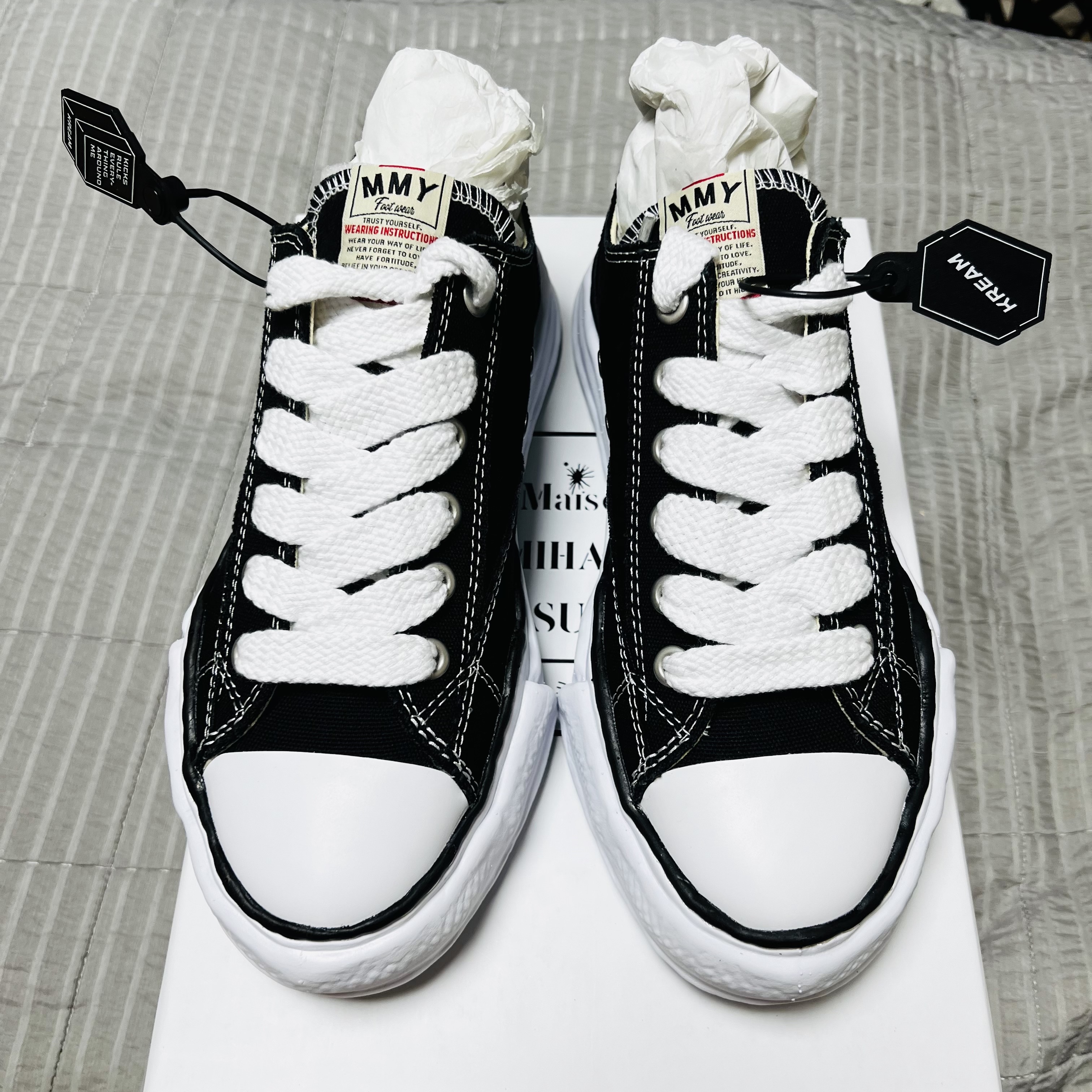 Maison Mihara Yasuhiro Peterson OG Sole Canvas Low Sneakers Black 착용 스타일