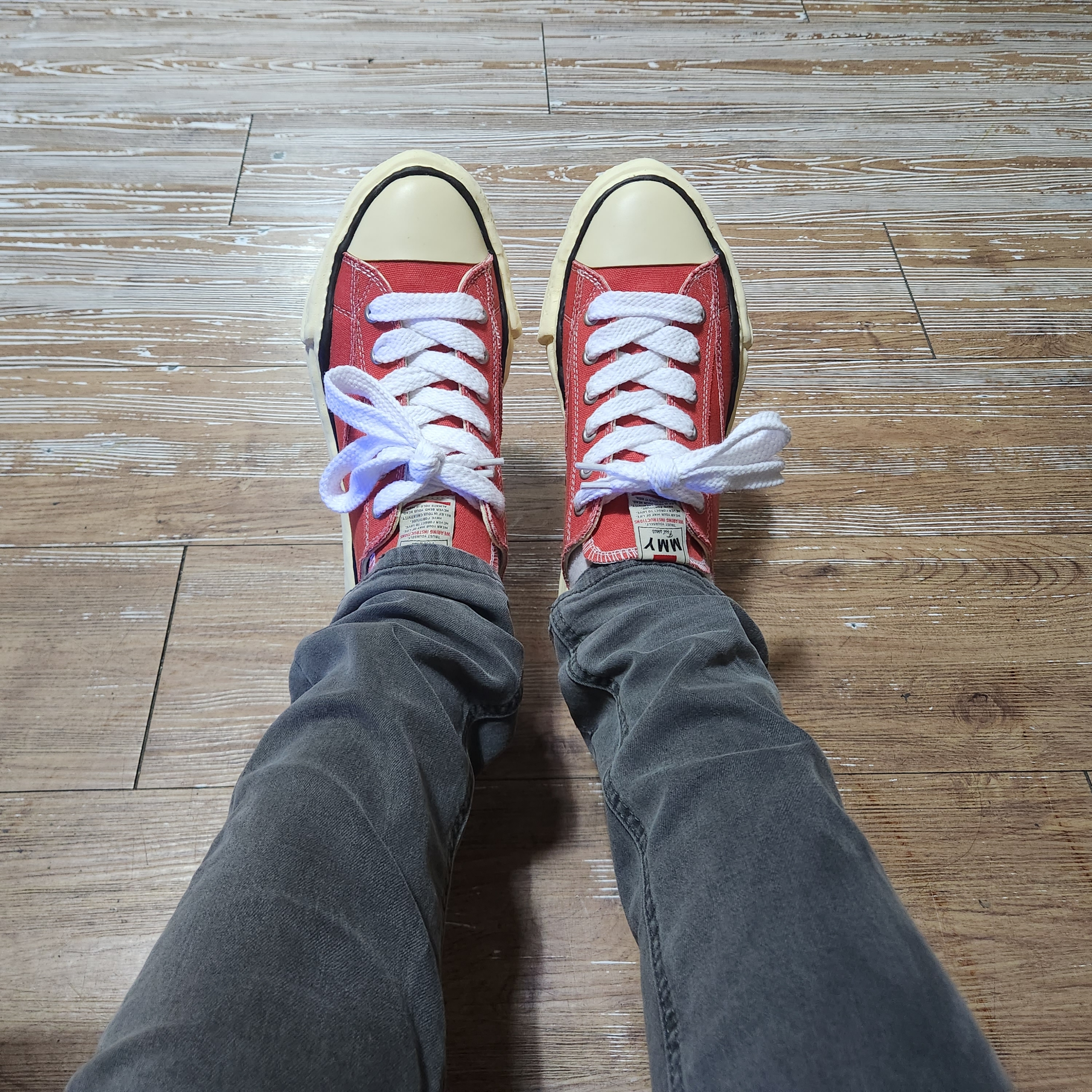 Maison Mihara Yasuhiro Peterson VL OG Sole Canvas Low-top Sneakers Orange 착용 스타일 - 3
