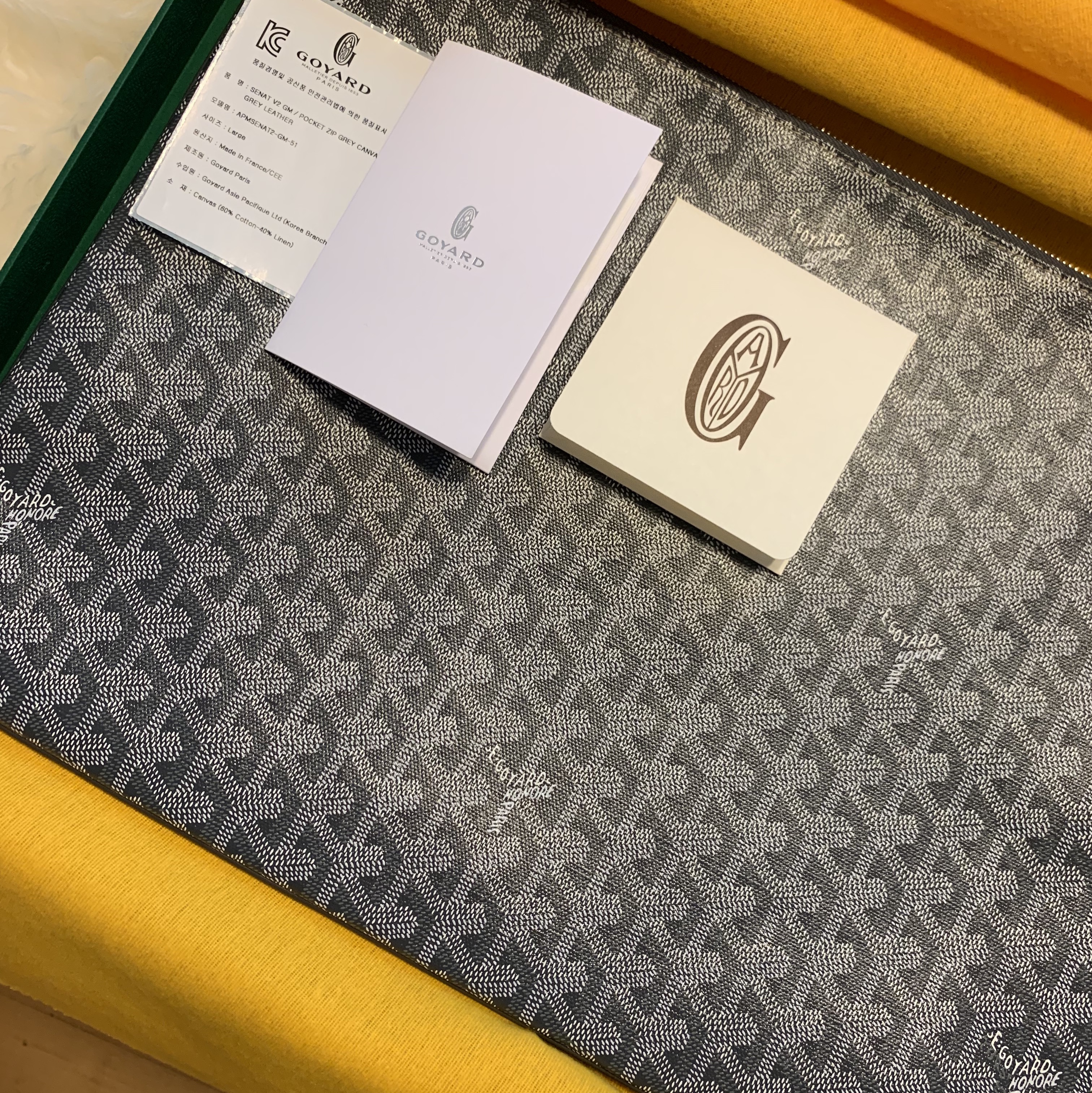Goyard Senat GM Document Case Grey 착용 스타일