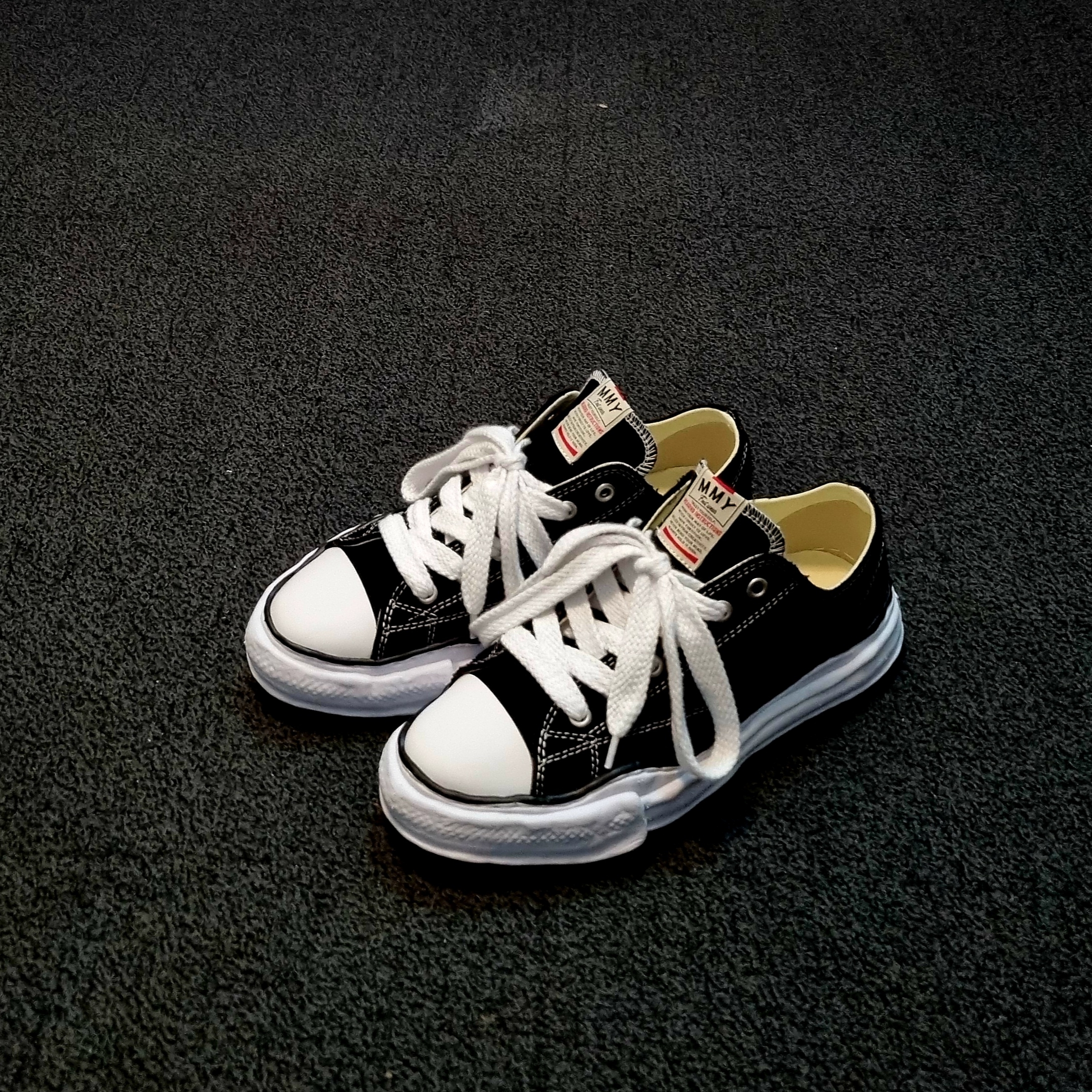 Maison Mihara Yasuhiro Peterson OG Sole Canvas Low Sneakers Black 착용 스타일