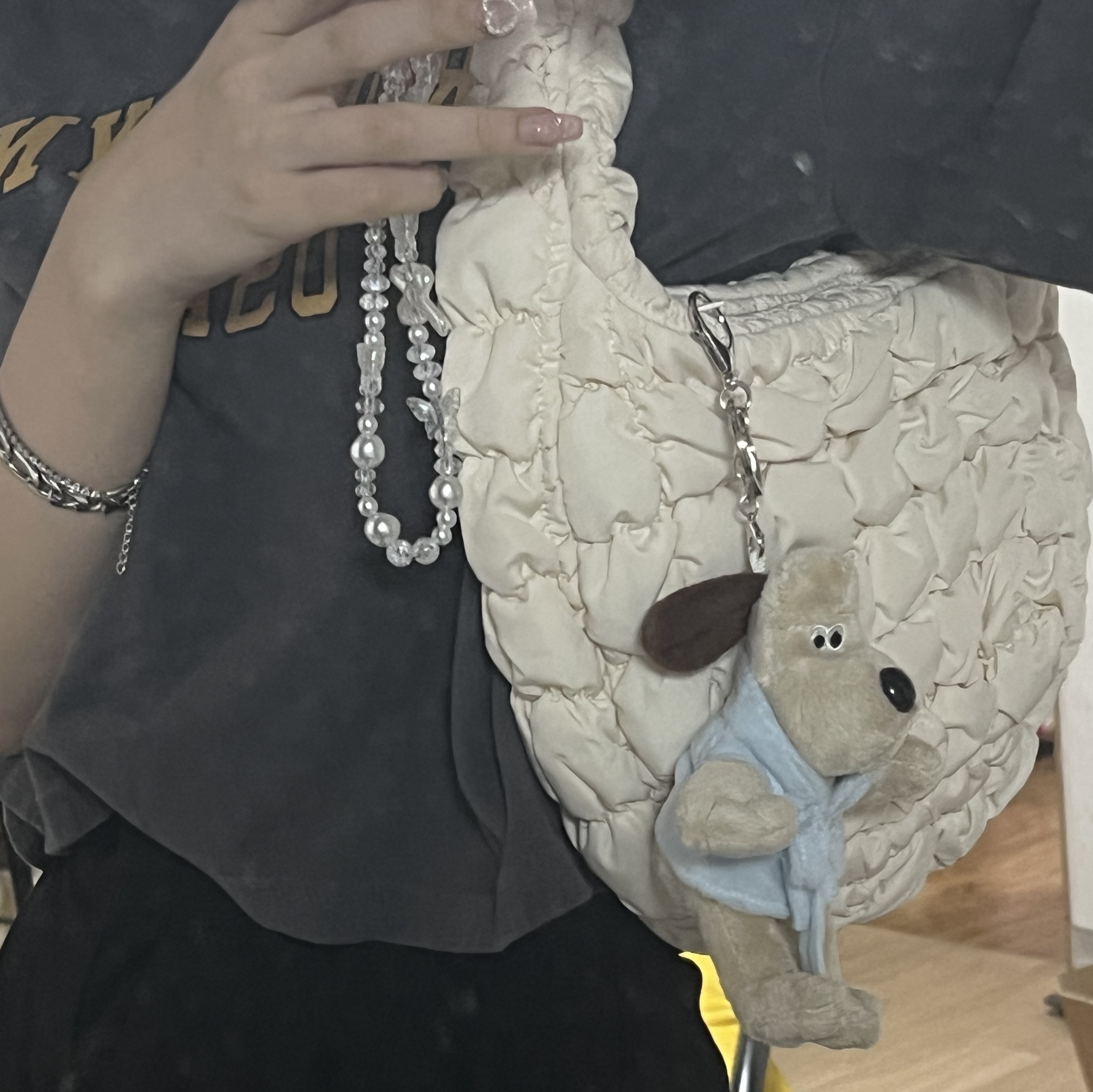 COS Quilted Mini Bag Cream 착용 스타일