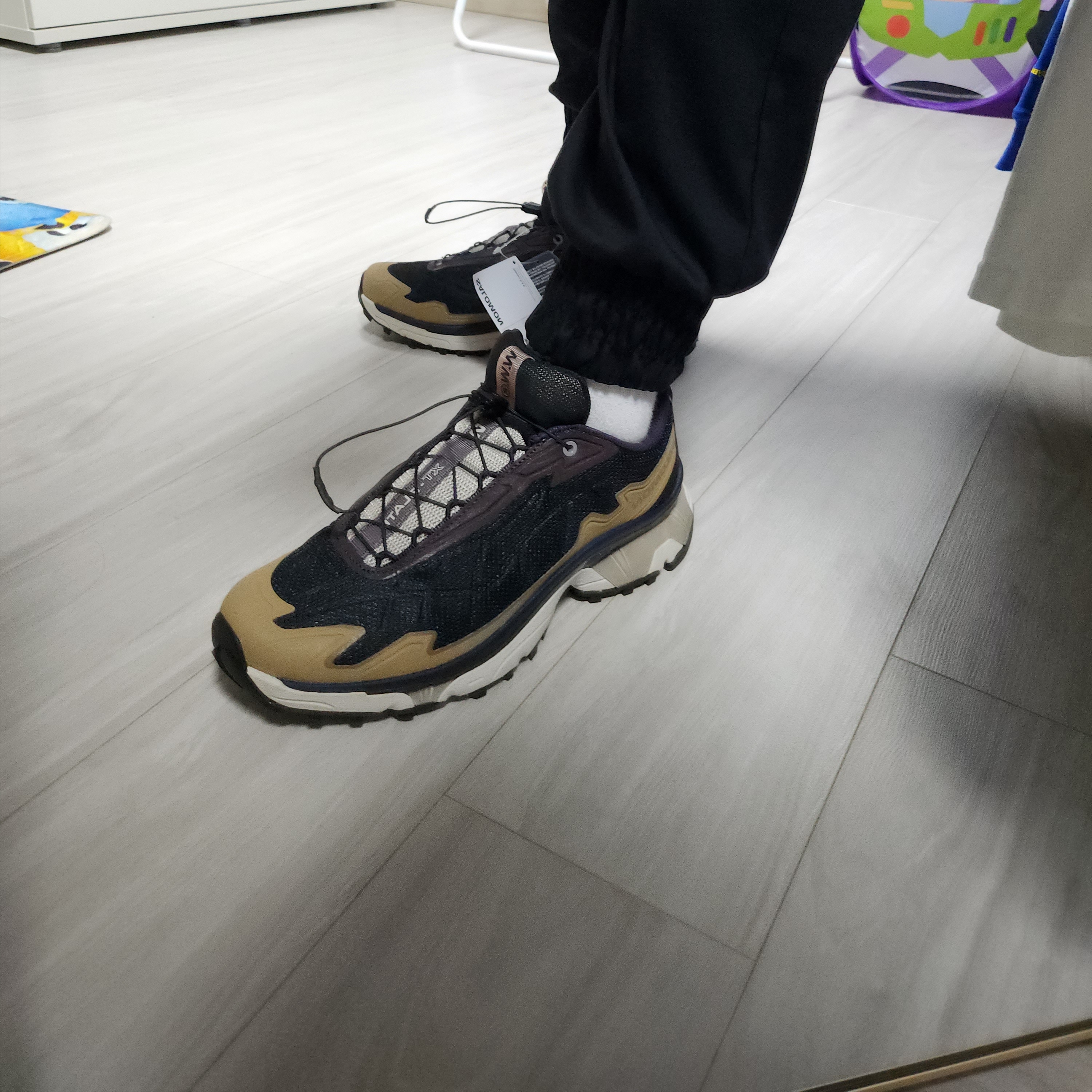 Salomon x Wood Wood XT-Slate Black Kelp 착용 스타일 - 3