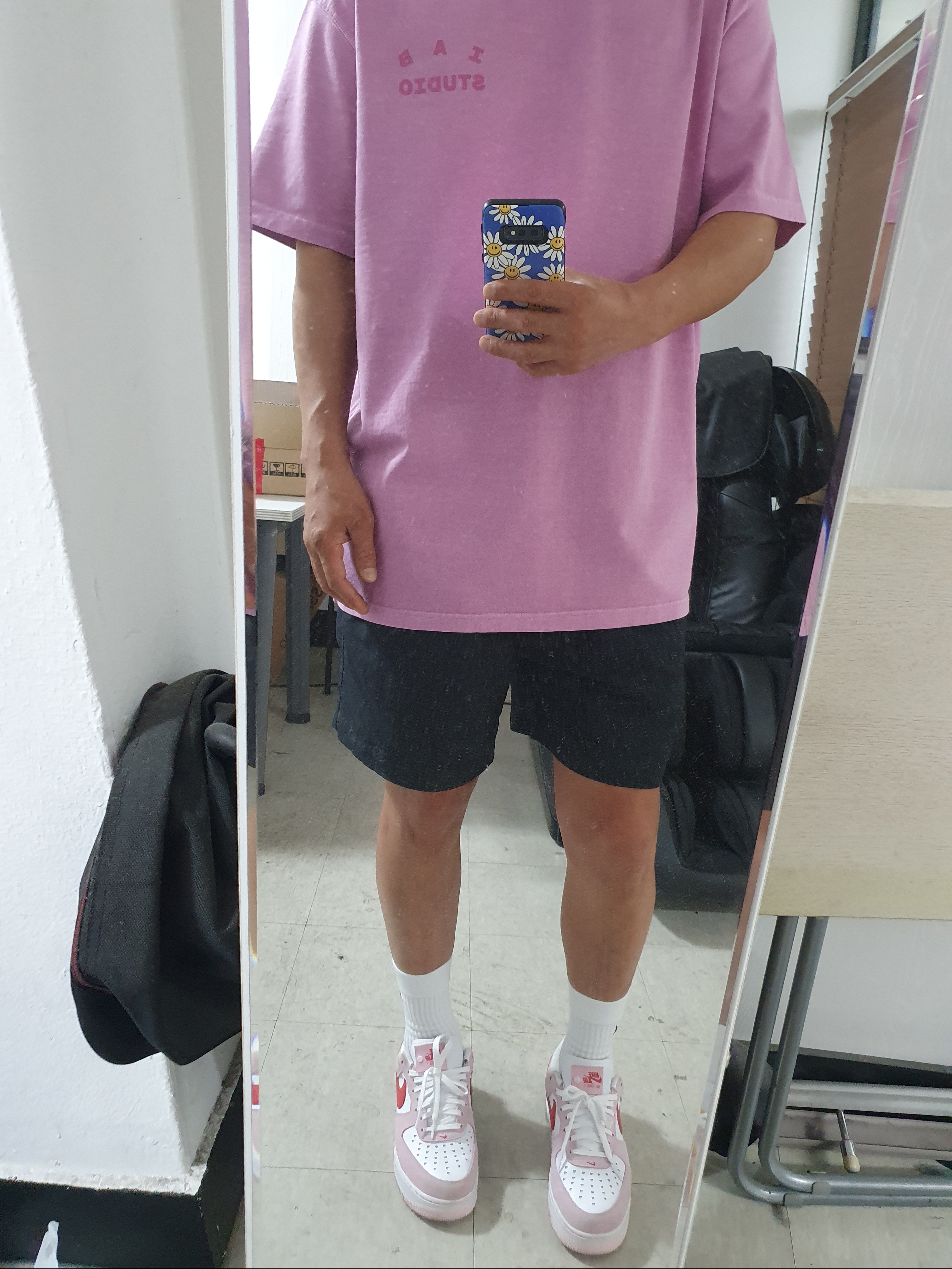IAB Studio Pigment T-Shirt Magenta 착용 스타일