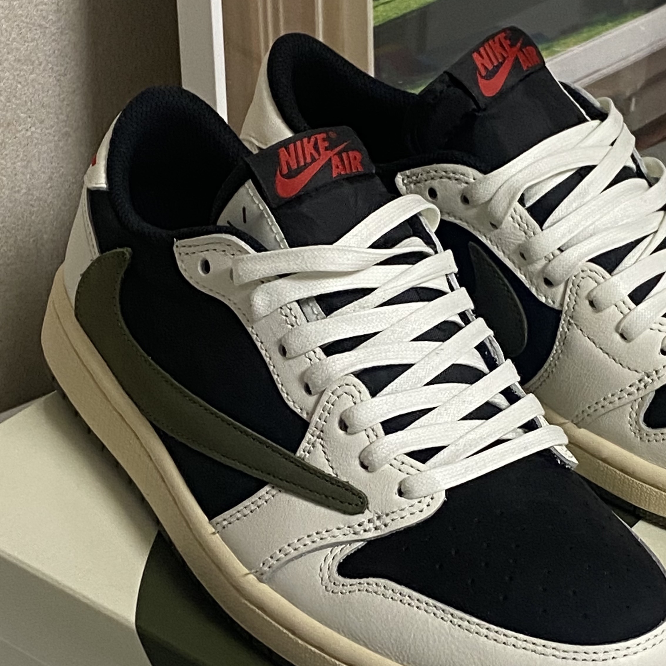 (W) Jordan 1 x Travis Scott Retro Low OG SP Medium Olive 착용 스타일