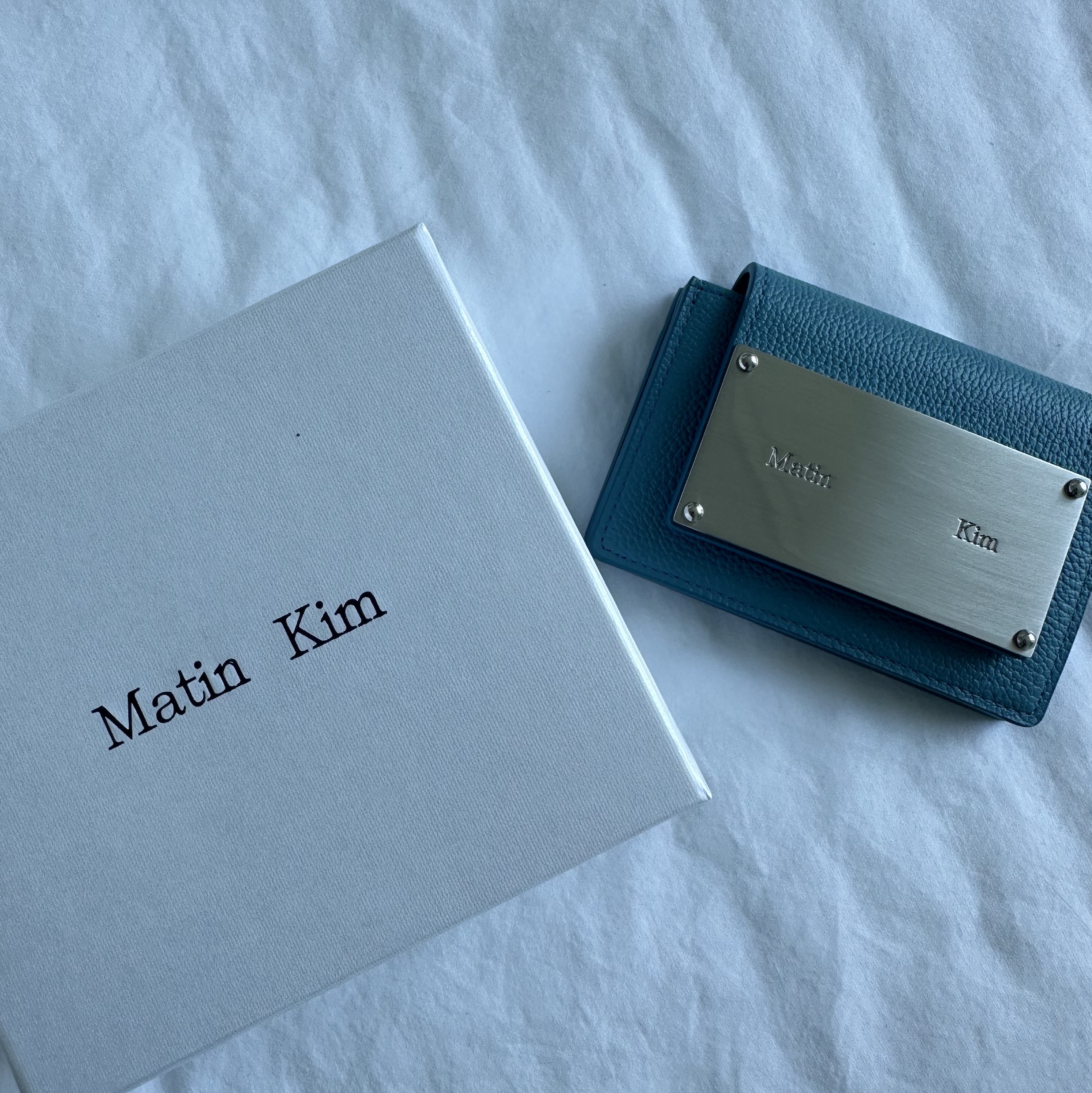 Matin Kim Accordion Wallet Black 착용 스타일 - 1