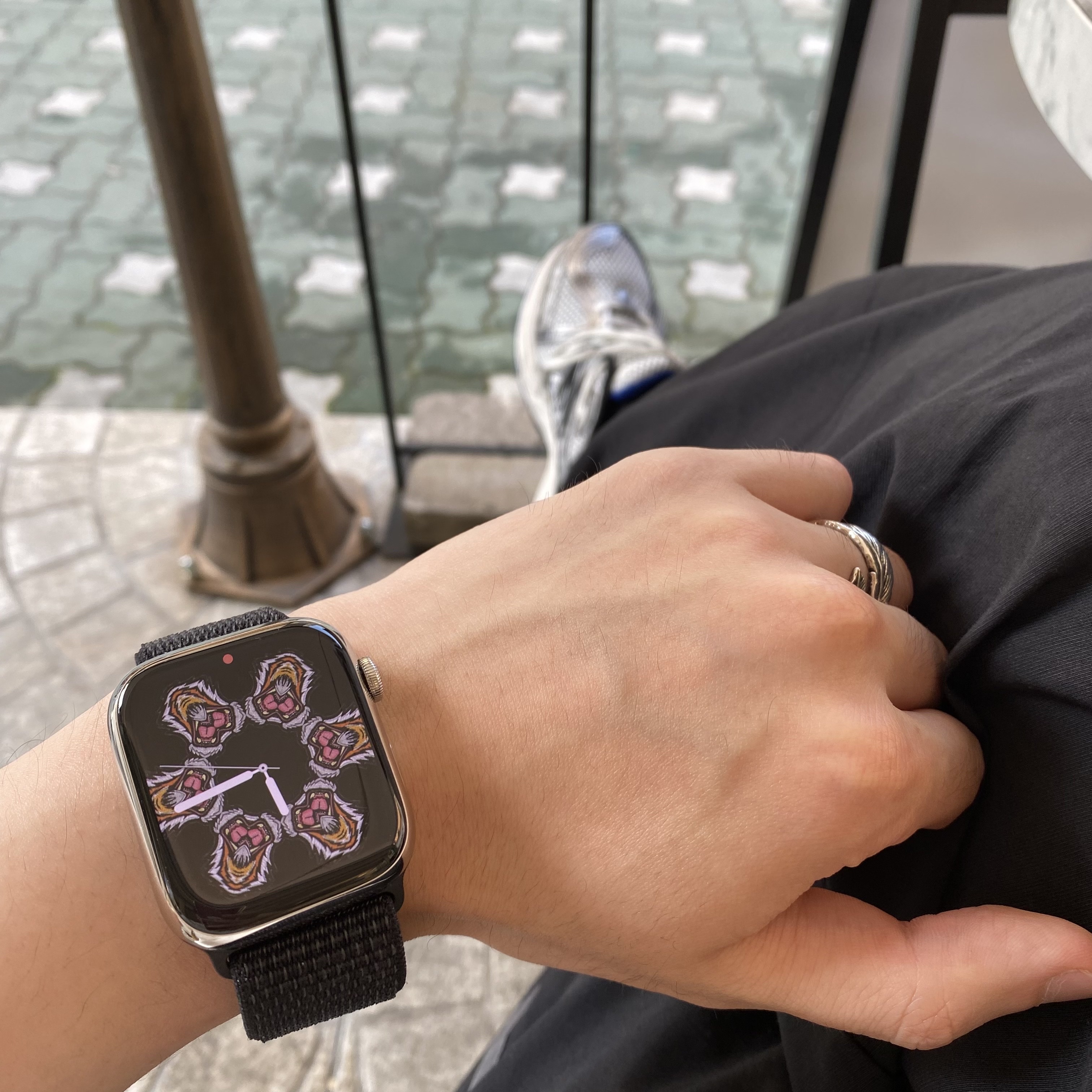 New Balance 1906R Silver Metallic, Apple Watch Series 7 45mm Cellular Silver Stainless Steel Case with Sport Band Starlight (Korean Ver.) 착용 스타일 - 3