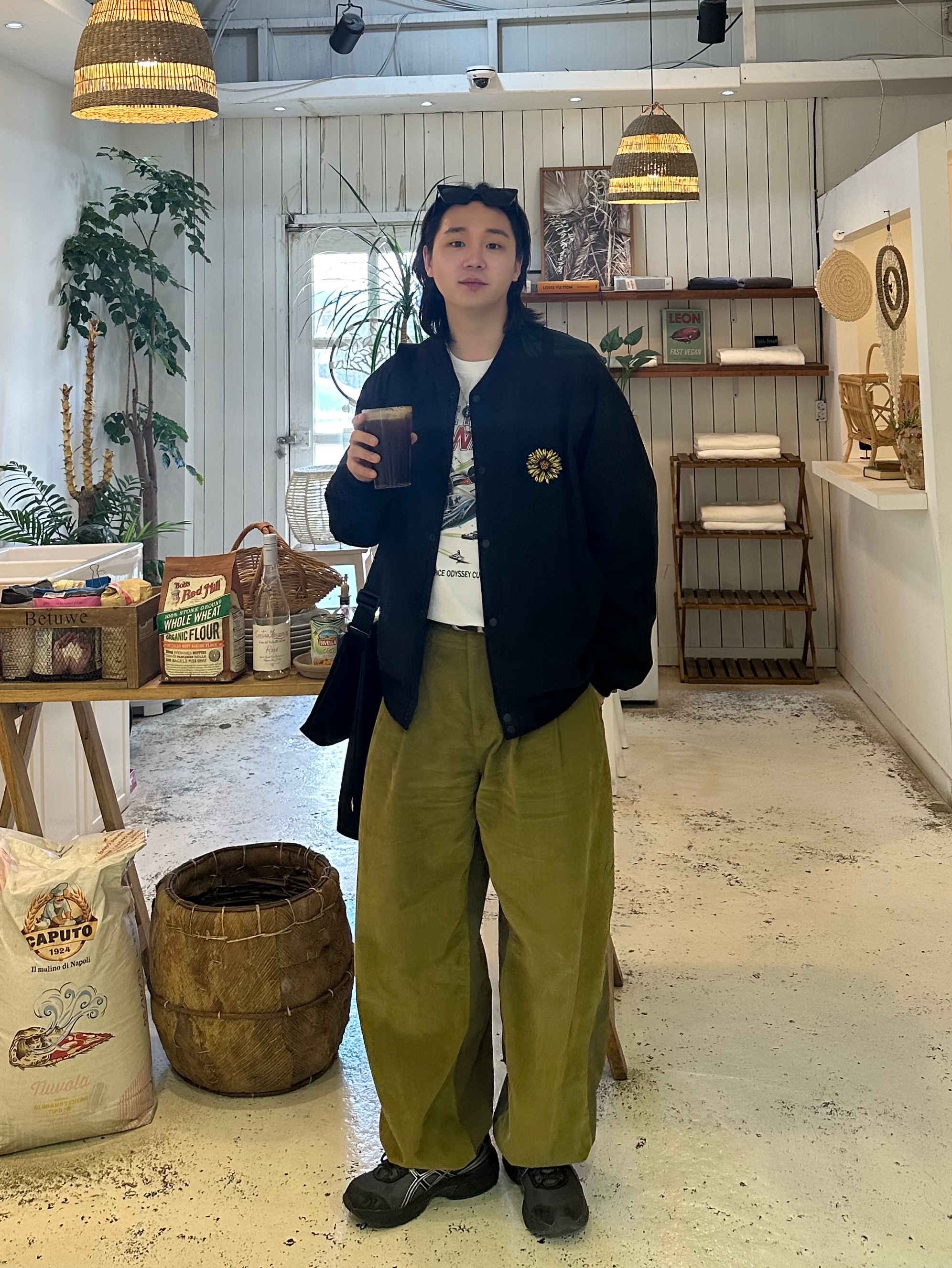 Sansan Gear Corduroy Pants Olive - 22FW, Found Pocket Dim Cross Bag Black 착용 스타일 - 3
