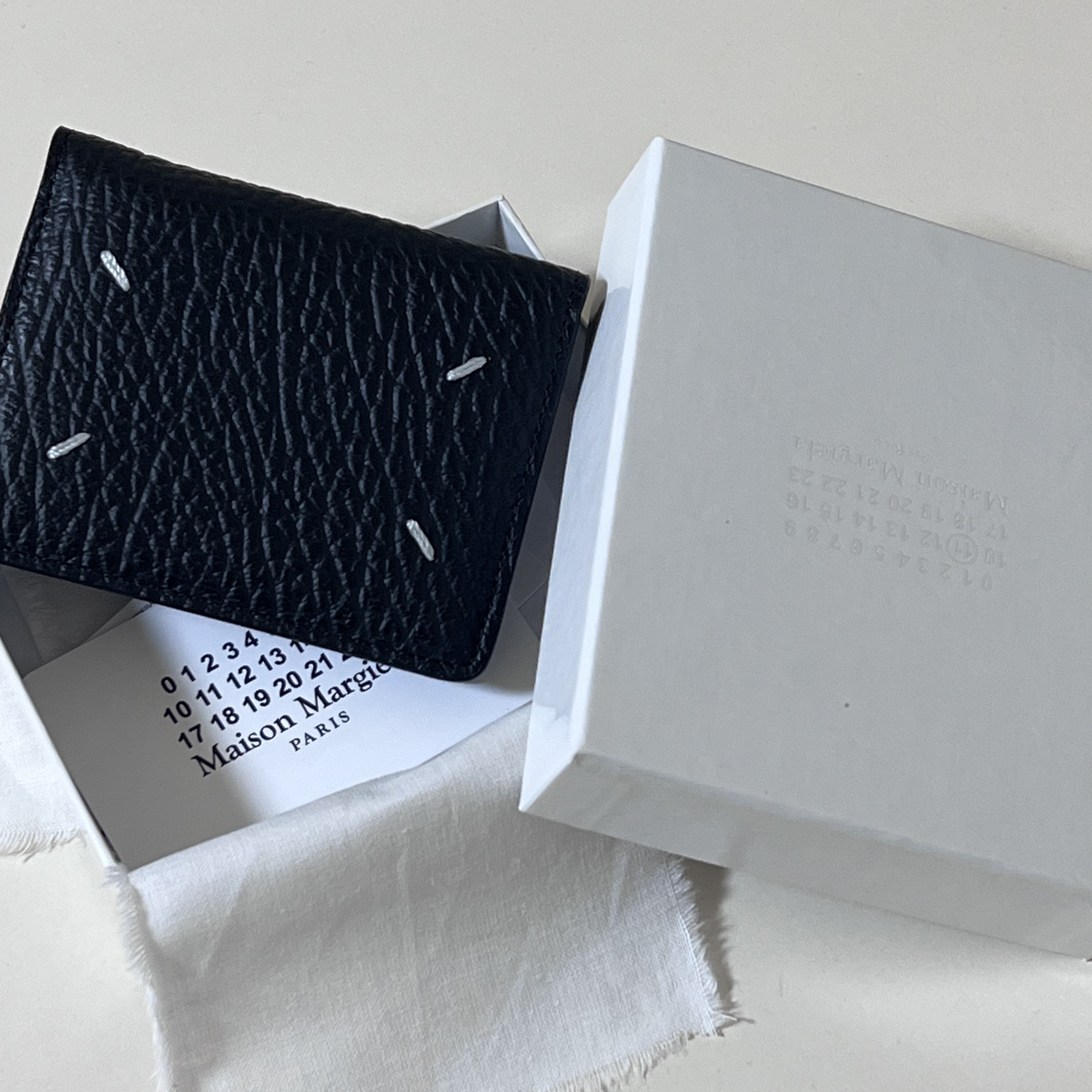 Maison Margiela Keyring Wallet Black 착용 스타일 - 1
