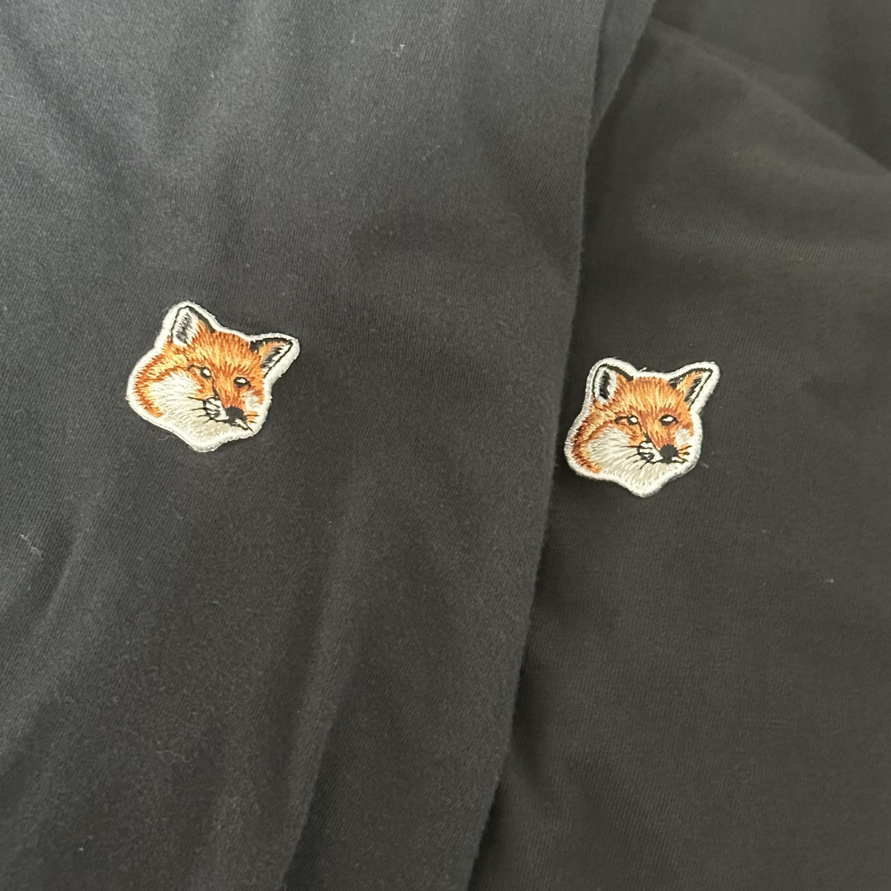 Maison Kitsune Fox Head Patch Classic T-Shirt Black, Maison Kitsune Fox Head Patch Regular Long Sleeve T-Shirt Black 착용 스타일
