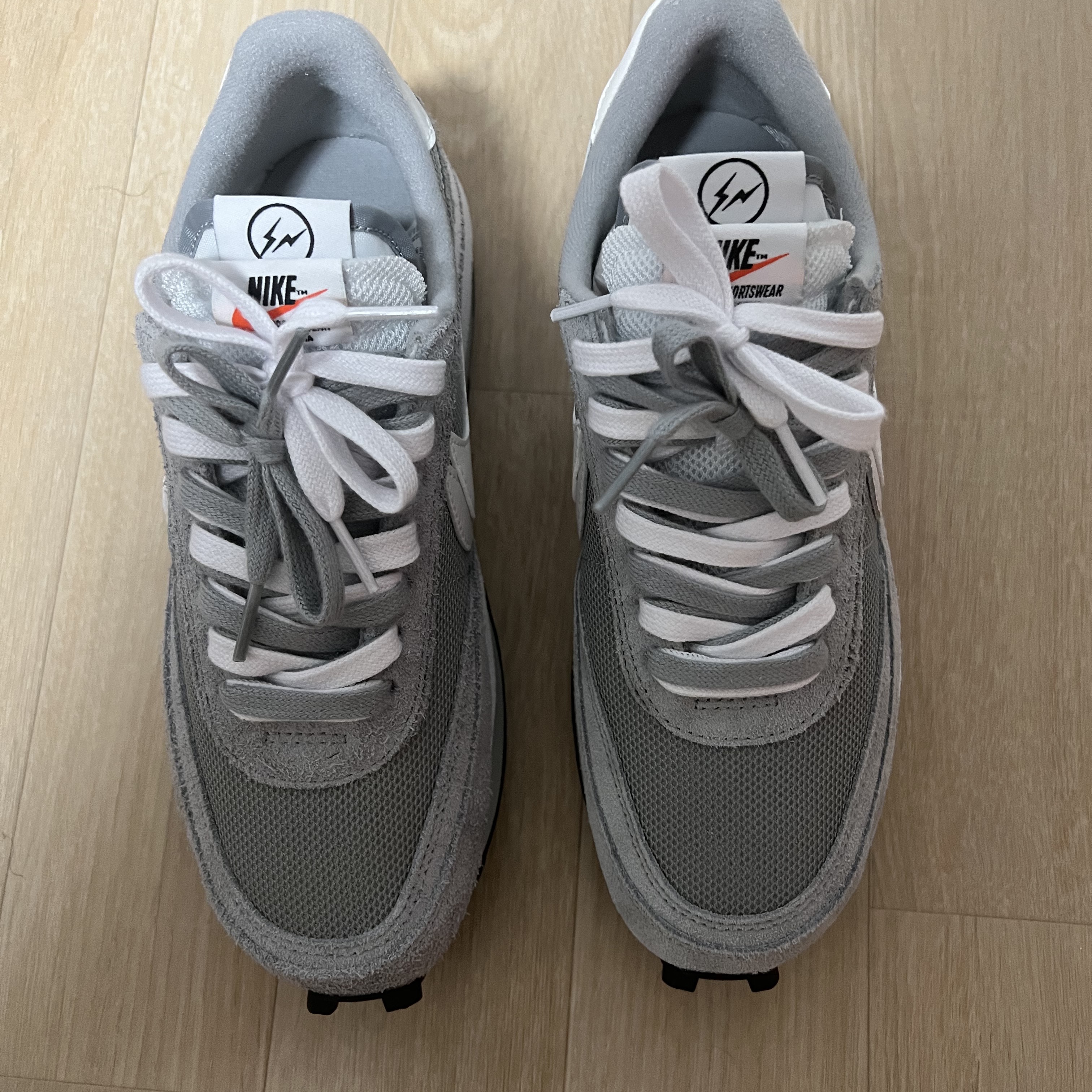 Nike x Sacai x Fragment LDWaffle Light Smoke Grey 착용 스타일 - 2