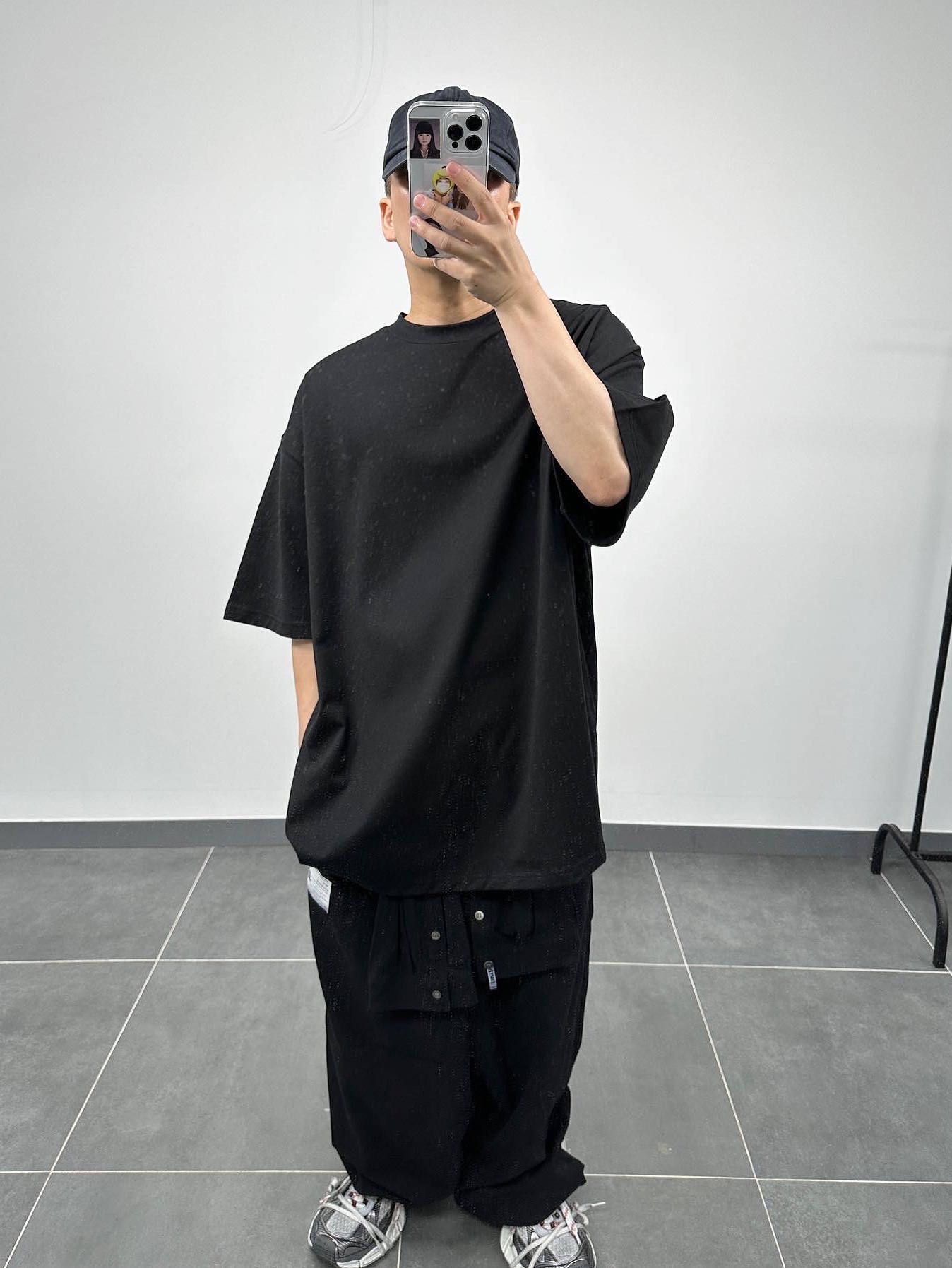 Balenciaga 3XL Sneakers Grey White Red 착용 스타일 - 2