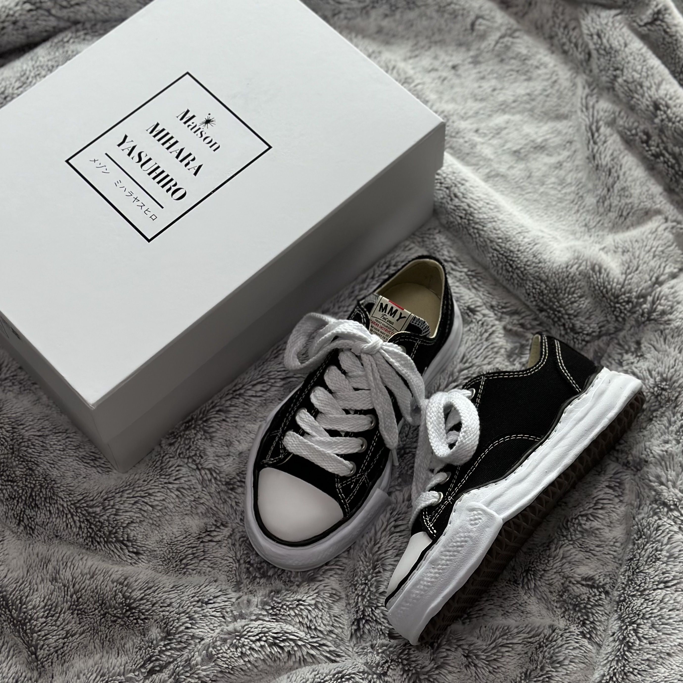 Maison Mihara Yasuhiro Peterson OG Sole Canvas Low Sneakers Black 착용 스타일
