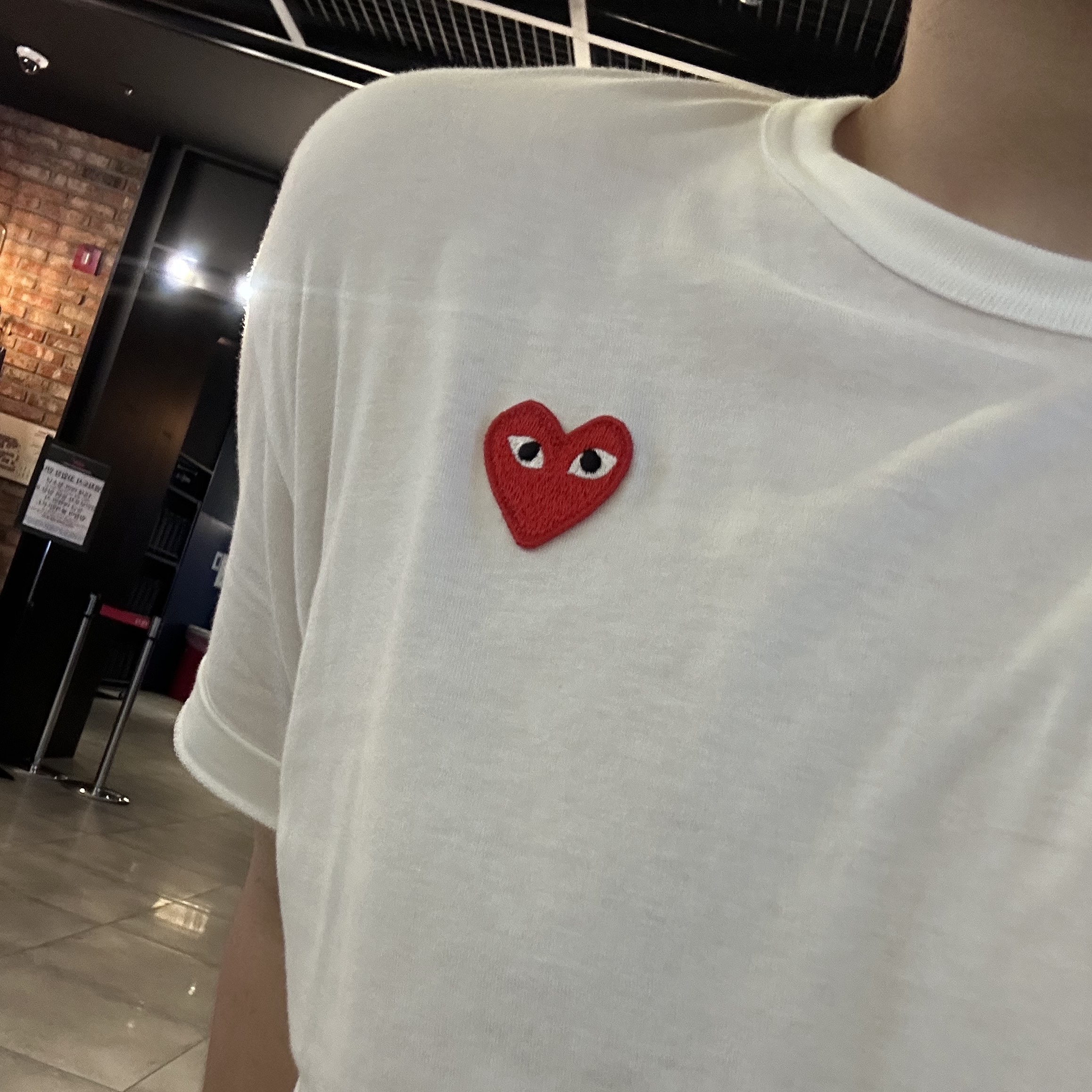 Play Comme des Garcons Red Heart T-Shirt White 착용 스타일