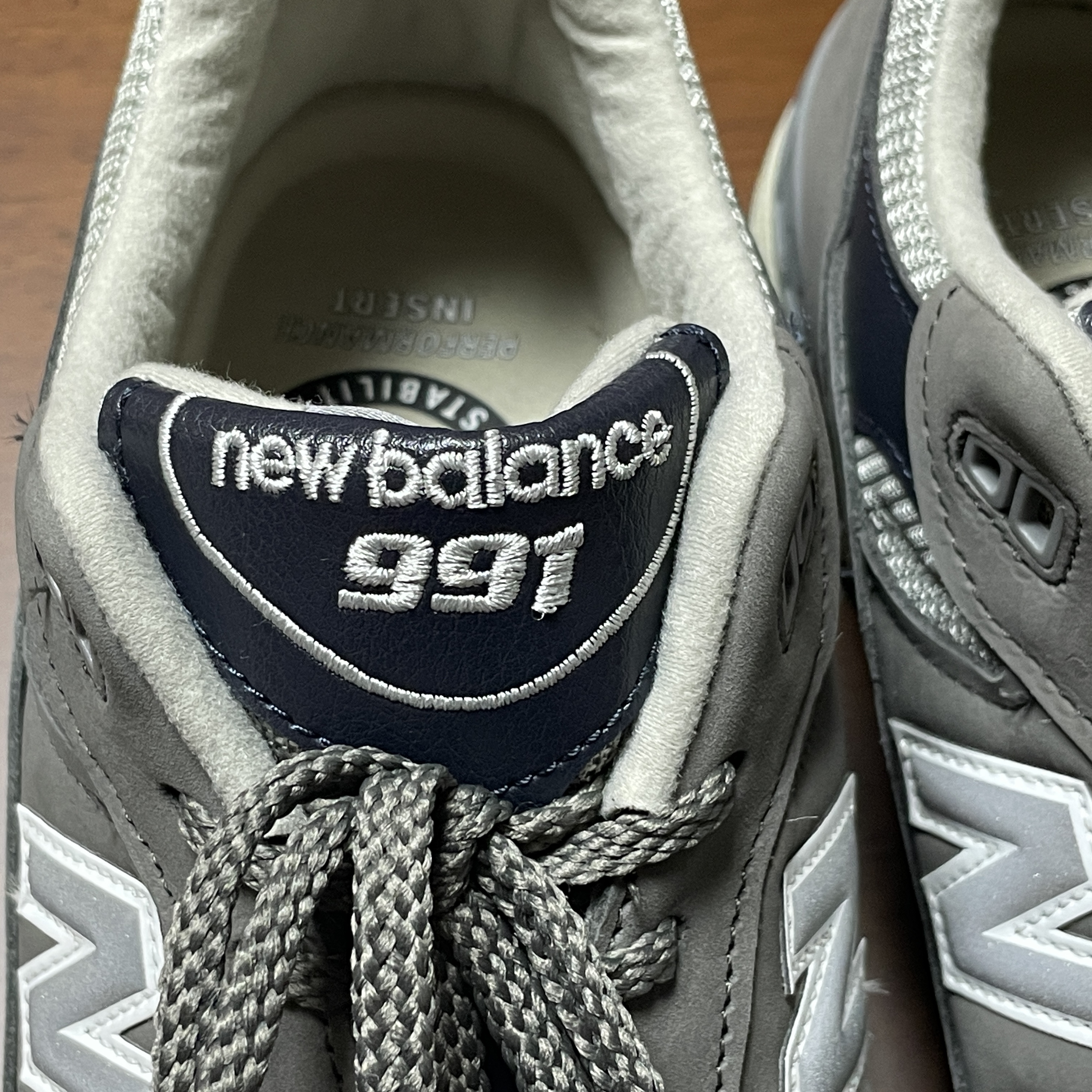 New Balance 991 Made in UK Castlerock Navy 착용 스타일 - 3