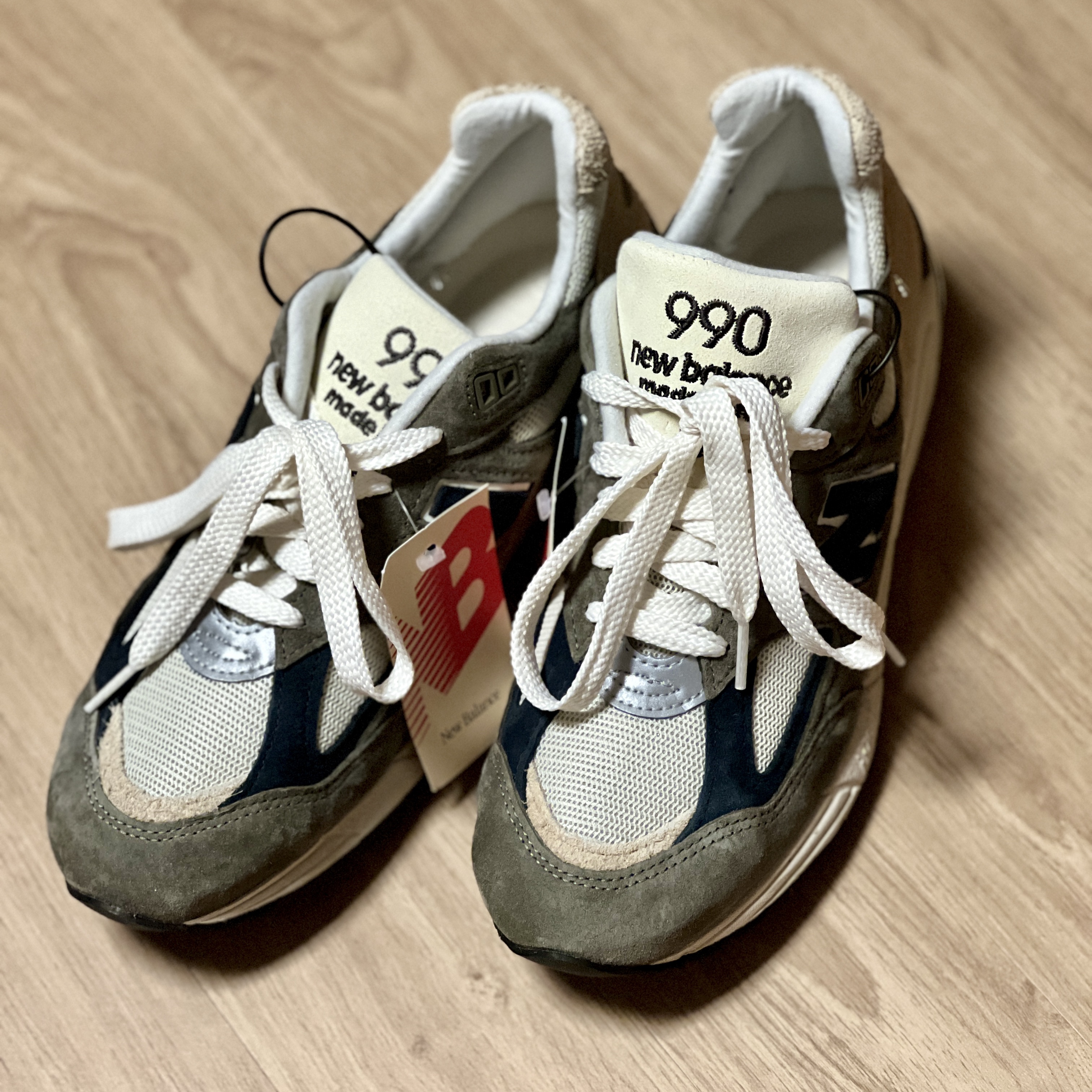 New Balance 990v2 Made in USA Grey Tan 착용 스타일