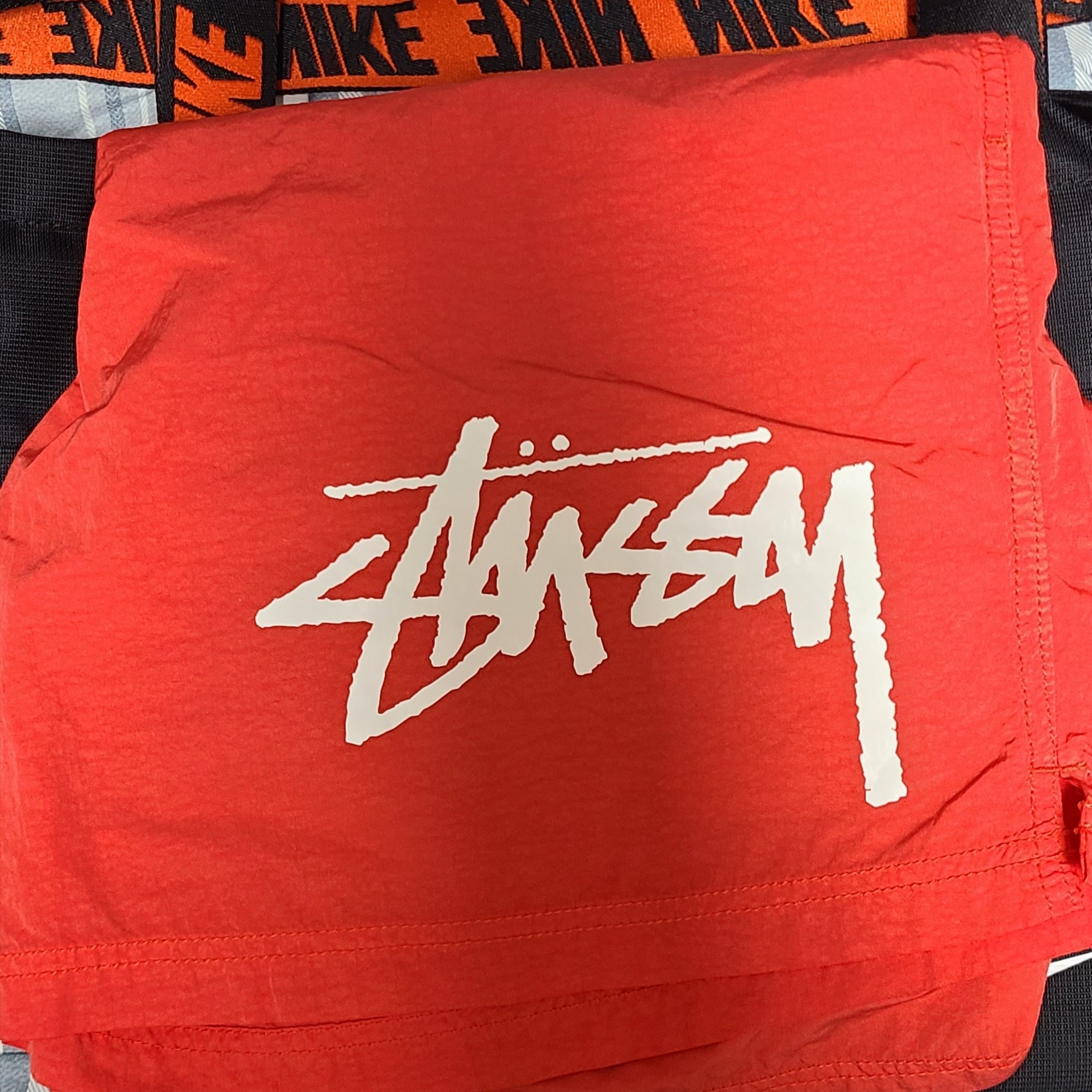 Nike x Stussy Water Shorts Habanero Red 착용 스타일 - 1