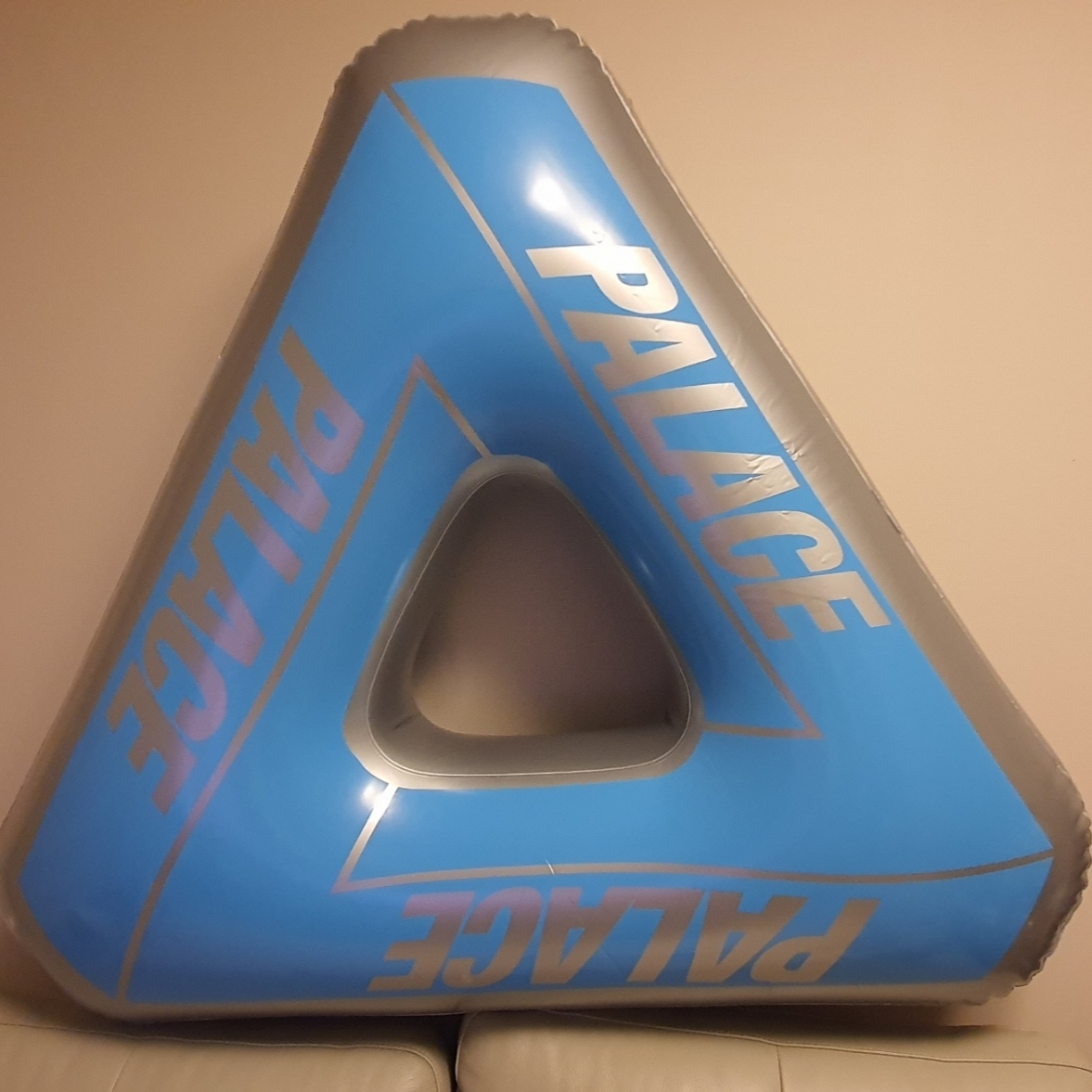 Palace Tri-Ferg Pool Float Grey Blue - 23SS 착용 스타일
