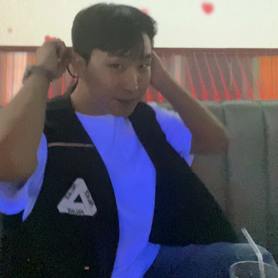 Palace Hydro Vest Black - 23SS 착용 스타일