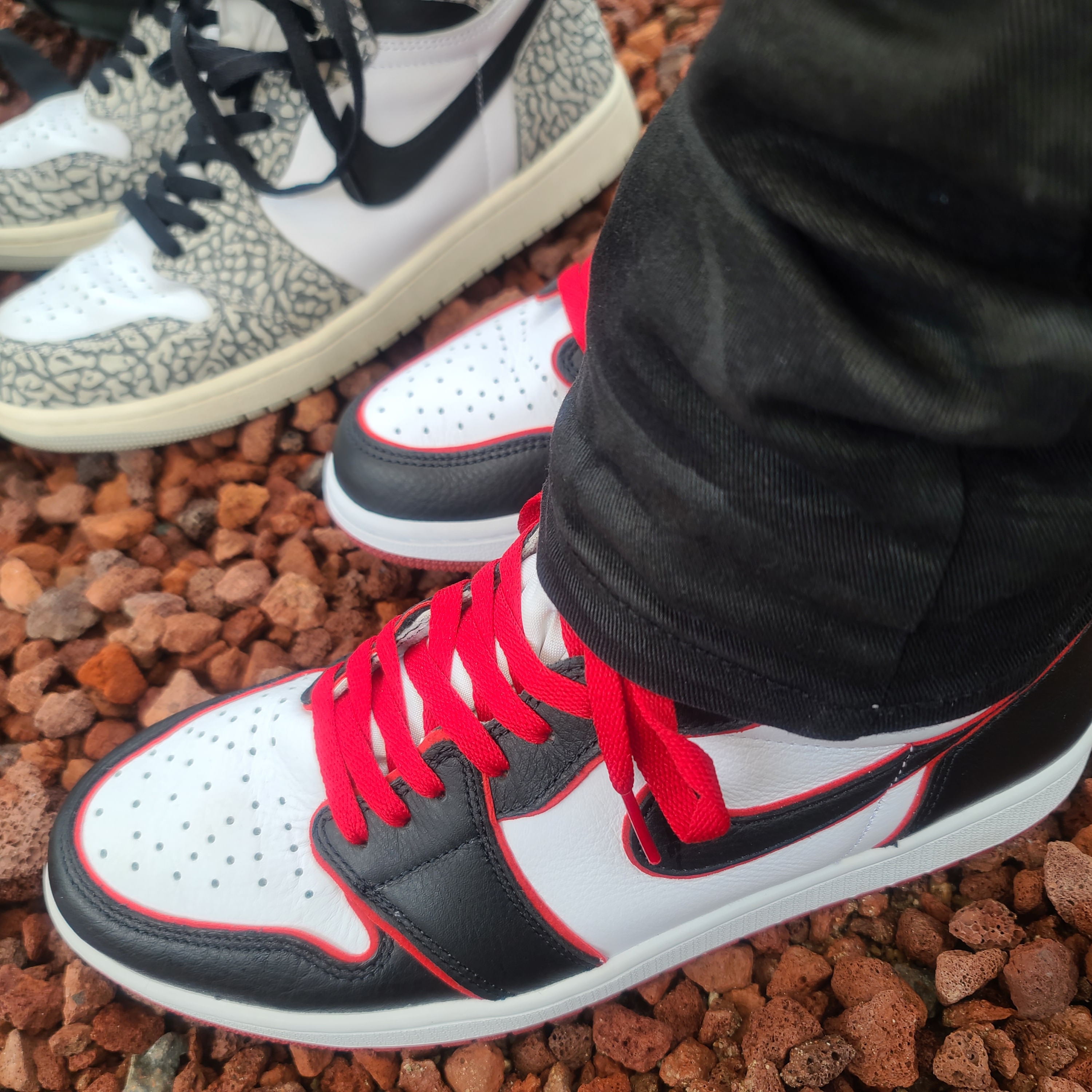 Jordan 1 Retro High OG Bloodline, Jordan 1 Retro High OG White Cement 착용 스타일 - 2