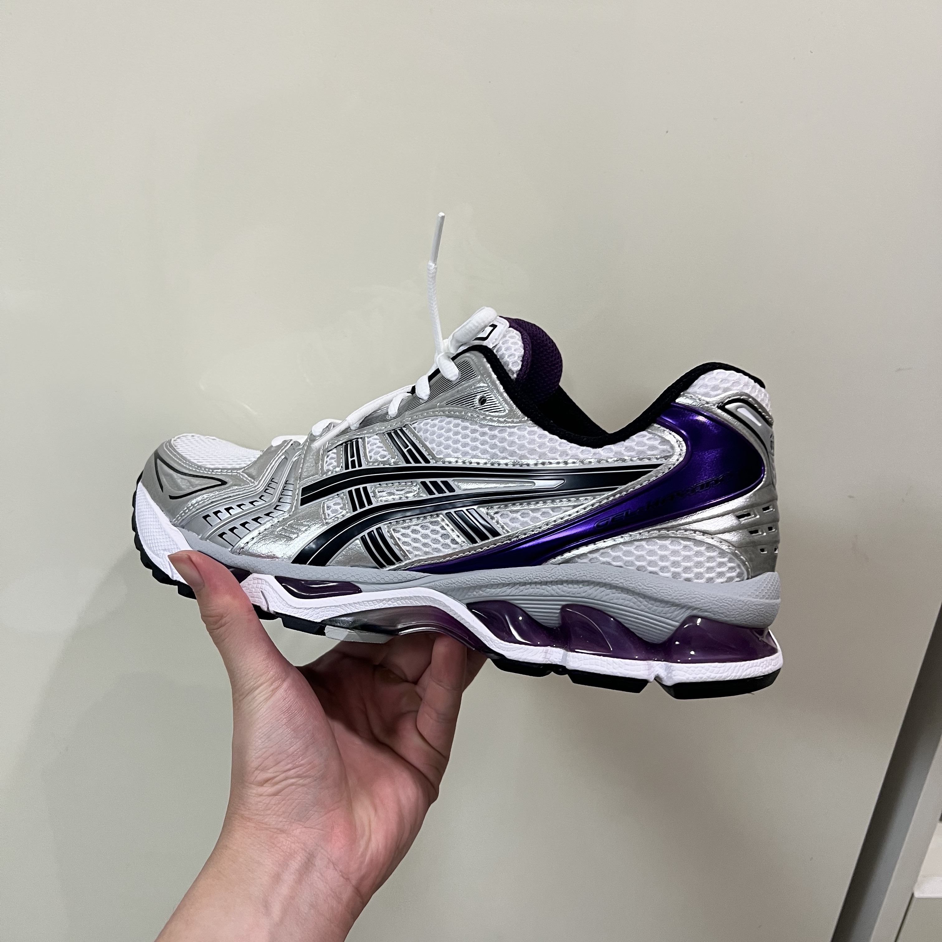 (W) Asics Gel-Kayano 14 White Dark Grape, (W) Asics Gel-Kayano 14 White Midnight 착용 스타일 - 2