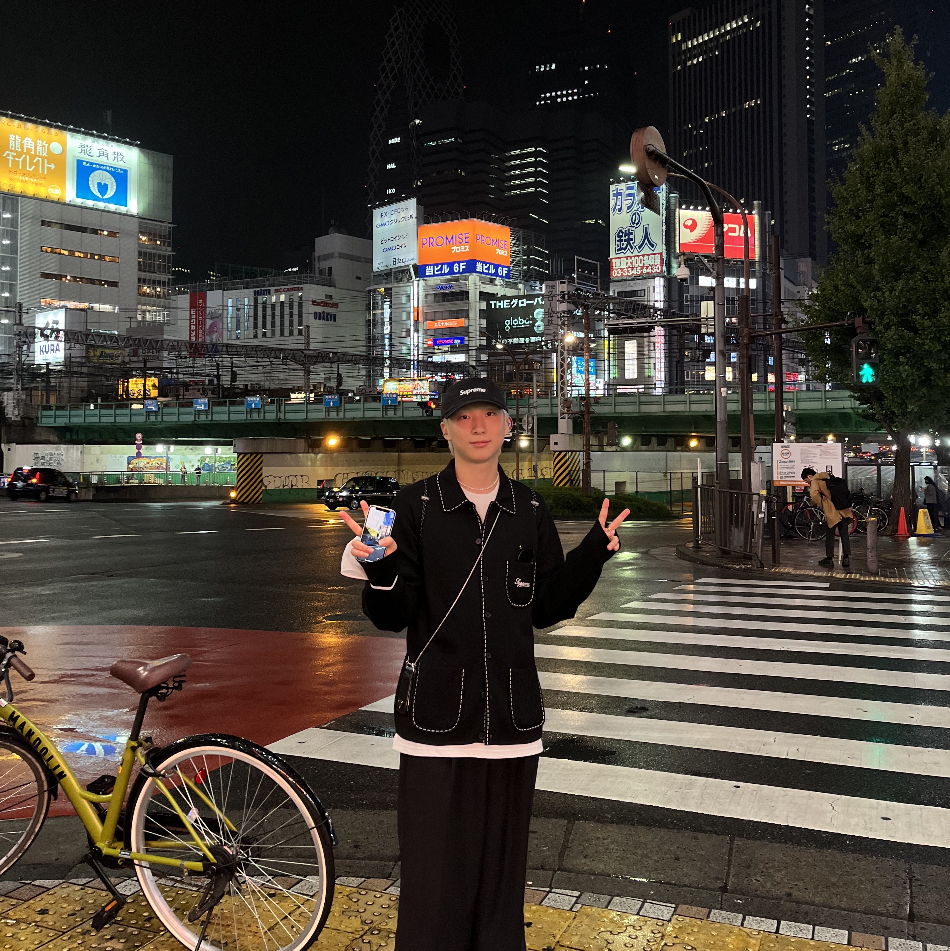 Supreme Contrast Stitch Button Up Sweater Black - 22FW, Supreme Washed Chino Twill Camp Cap Black 착용 스타일 - 1