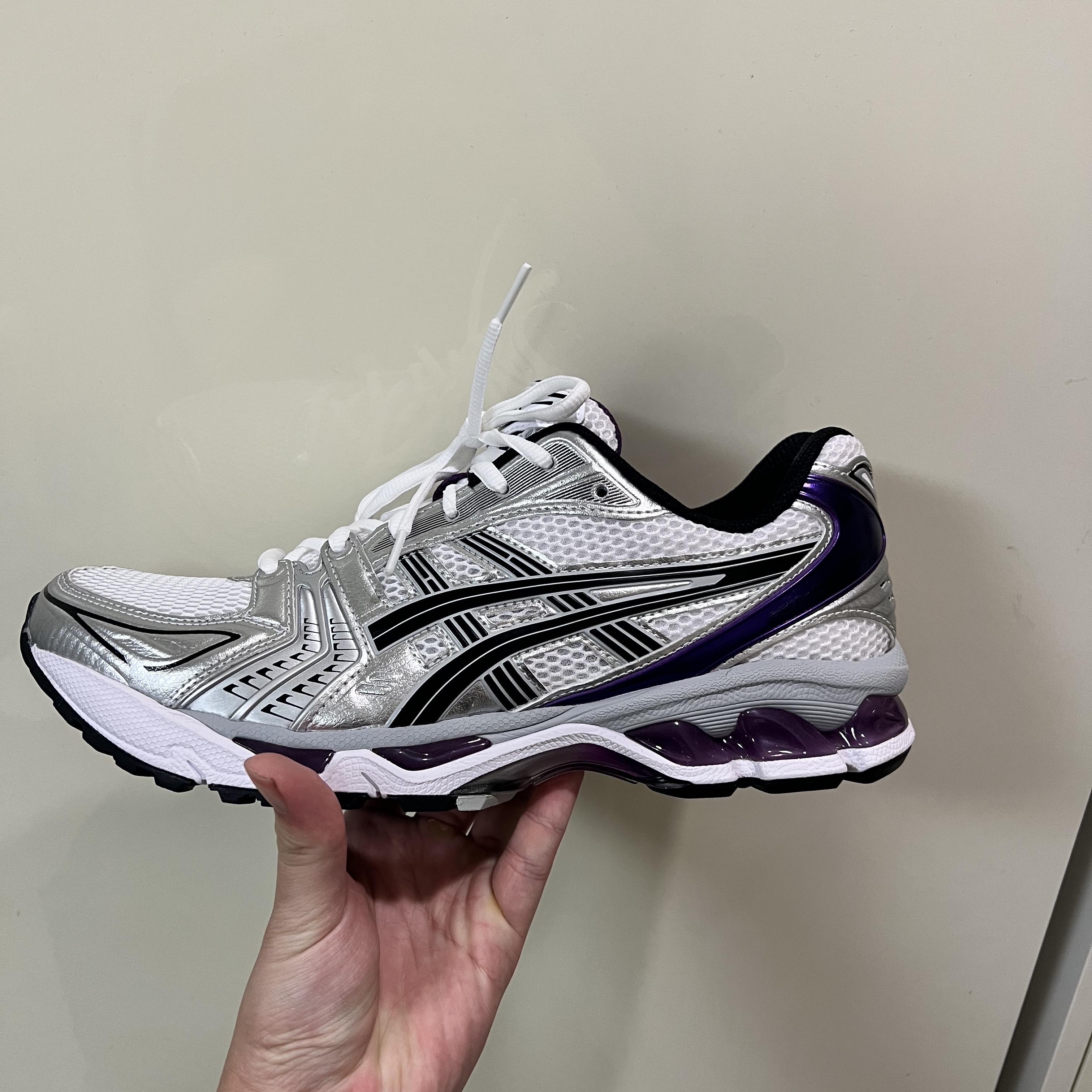 (W) Asics Gel-Kayano 14 White Dark Grape, (W) Asics Gel-Kayano 14 White Midnight 착용 스타일 - 1
