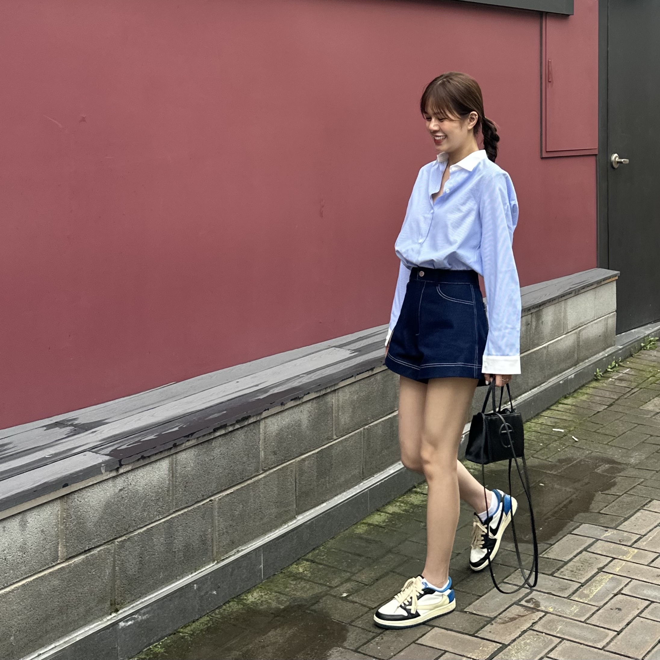Telfar Small Shopping Bag Black, Jordan 1 x Travis Scott x Fragment Retro Low OG SP Military Blue 착용 스타일 - 1