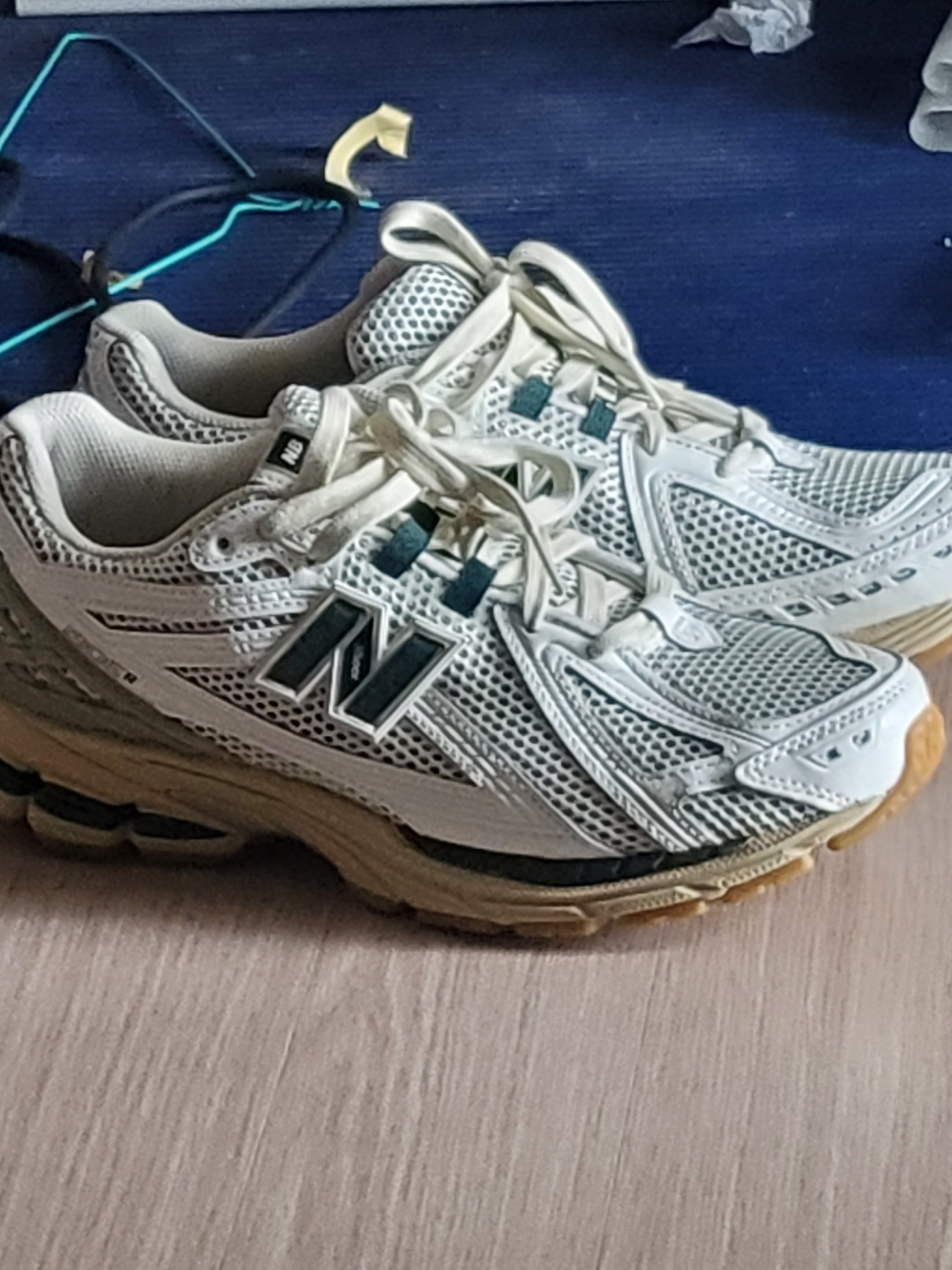 New Balance 1906R Silver Green 착용 스타일
