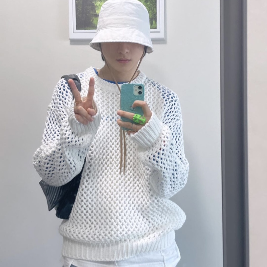 Nike x Jacquemus Bucket Hat White 착용 스타일 - 2
