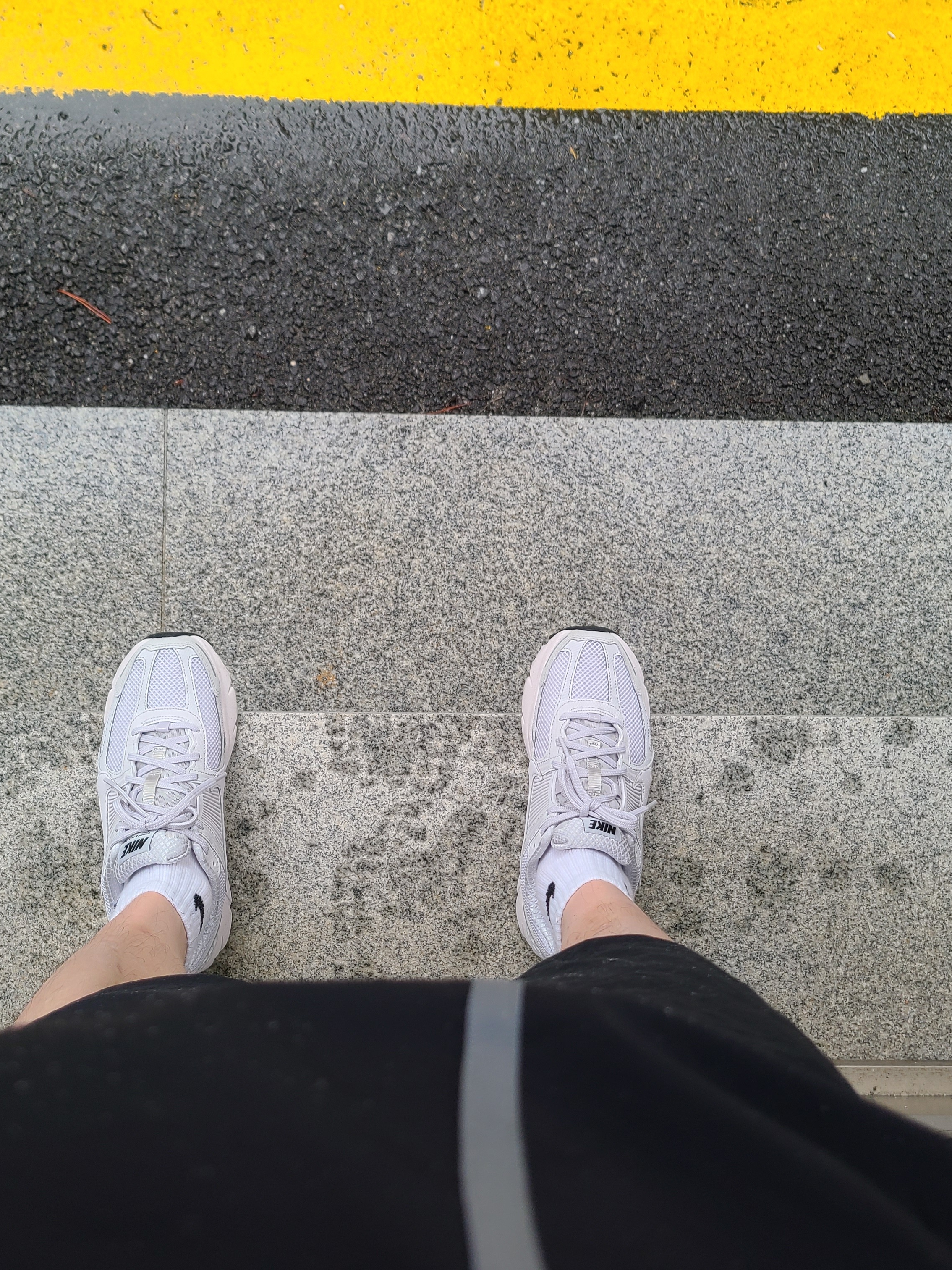 Nike Zoom Vomero 5 SP Vast Grey 2023, (W) Nike x Drake Nocta NRG LR L/S Crew Black (DV3631-010) 착용 스타일 - 2