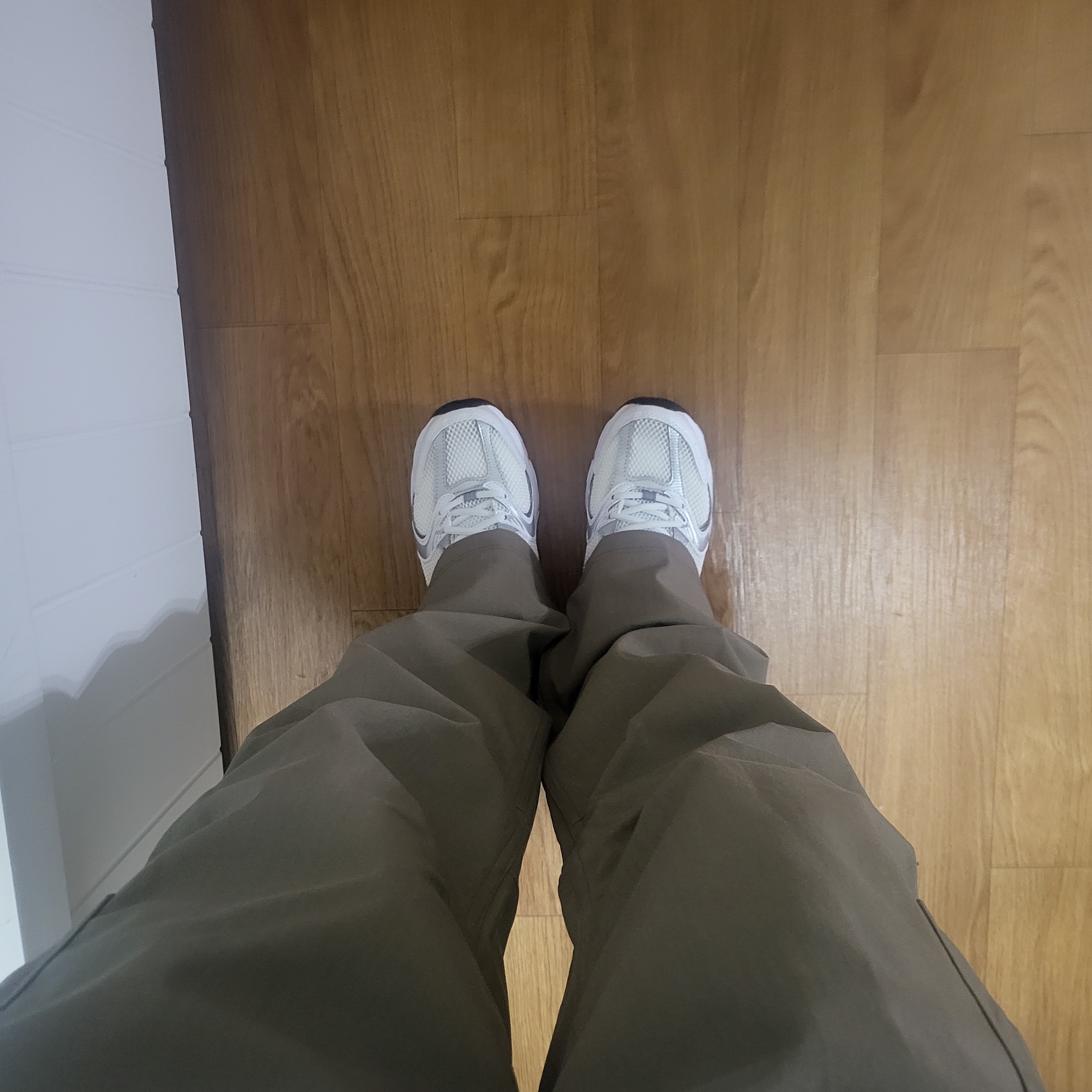 New Balance 530 White Silver 착용 스타일 - 2